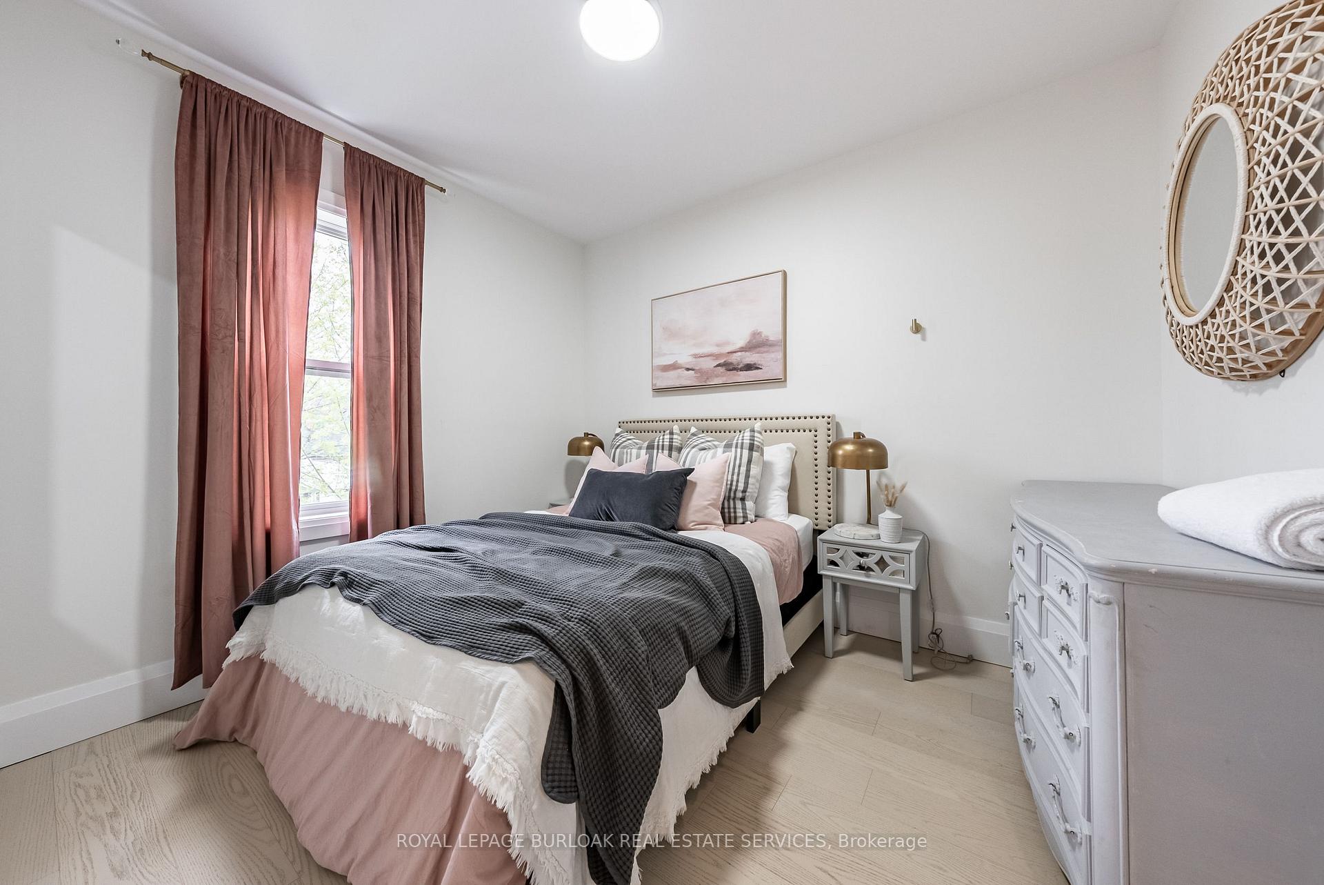 Photo 14 of 302 Dunsmure Road, Hamilton, Crown Point — HOMEH