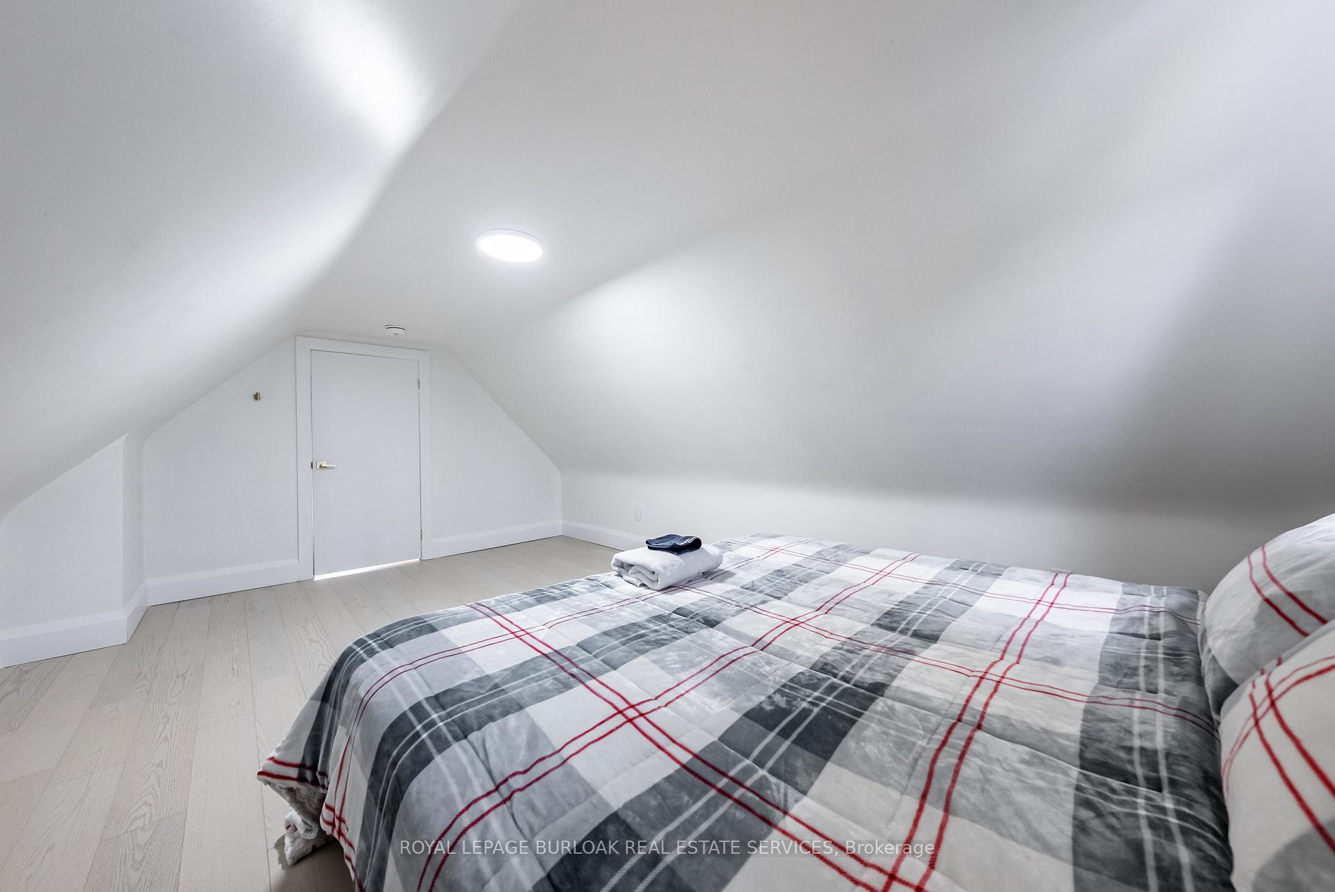 Photo 22 of 302 Dunsmure Road, Hamilton, Crown Point — HOMEH