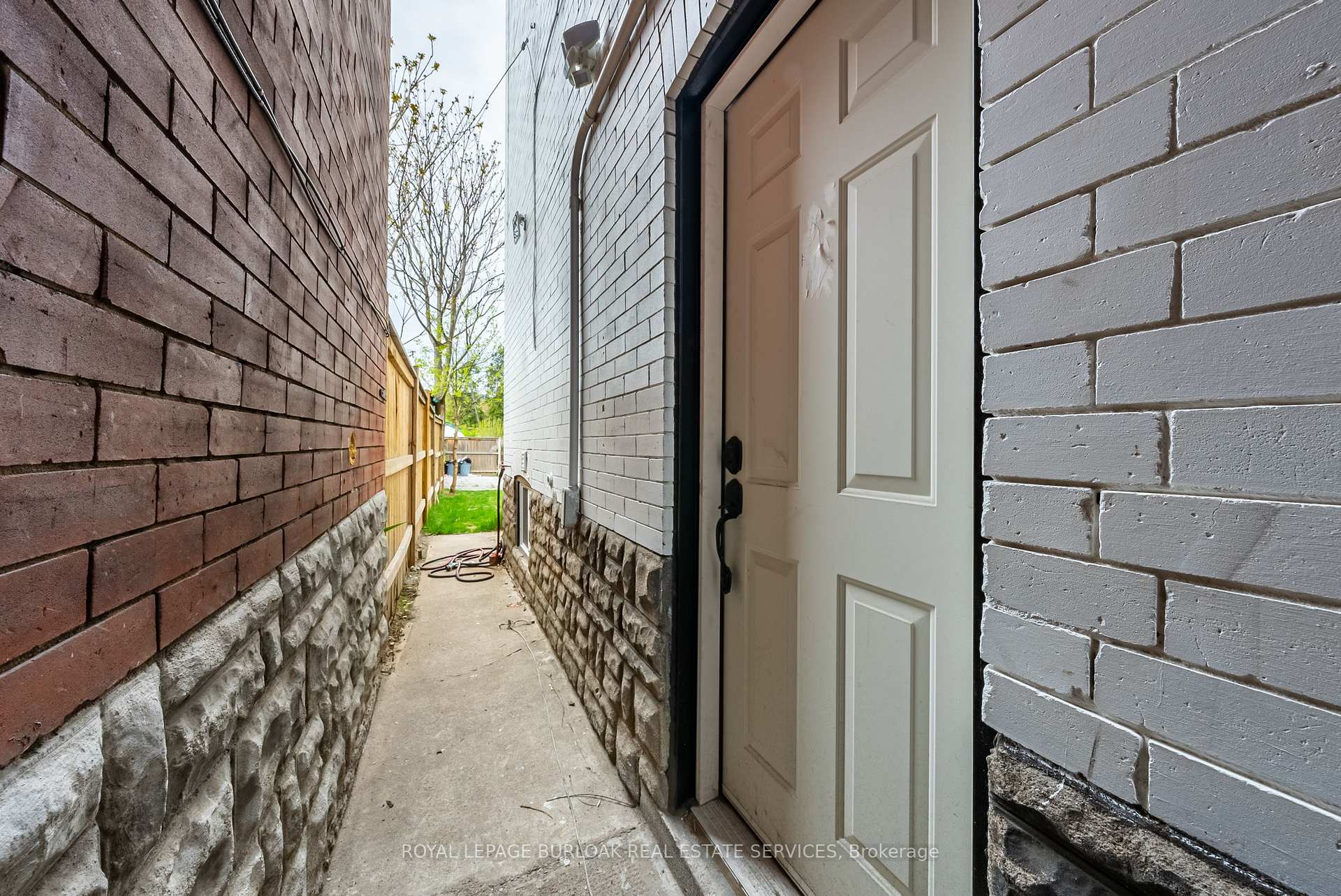 Photo 26 of 302 Dunsmure Road, Hamilton, Crown Point — HOMEH