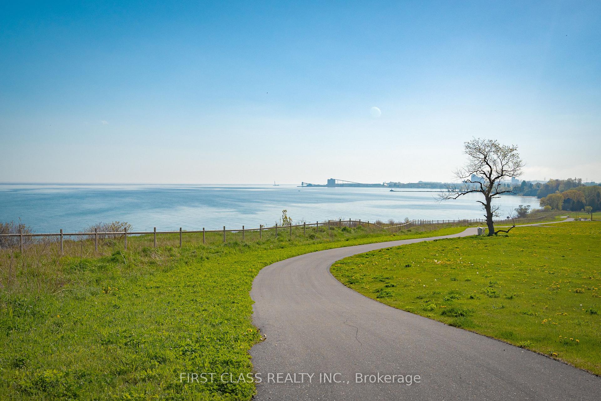 Photo 2 of 124 Sailors Landing E, Clarington, Bowmanville — HOMEH