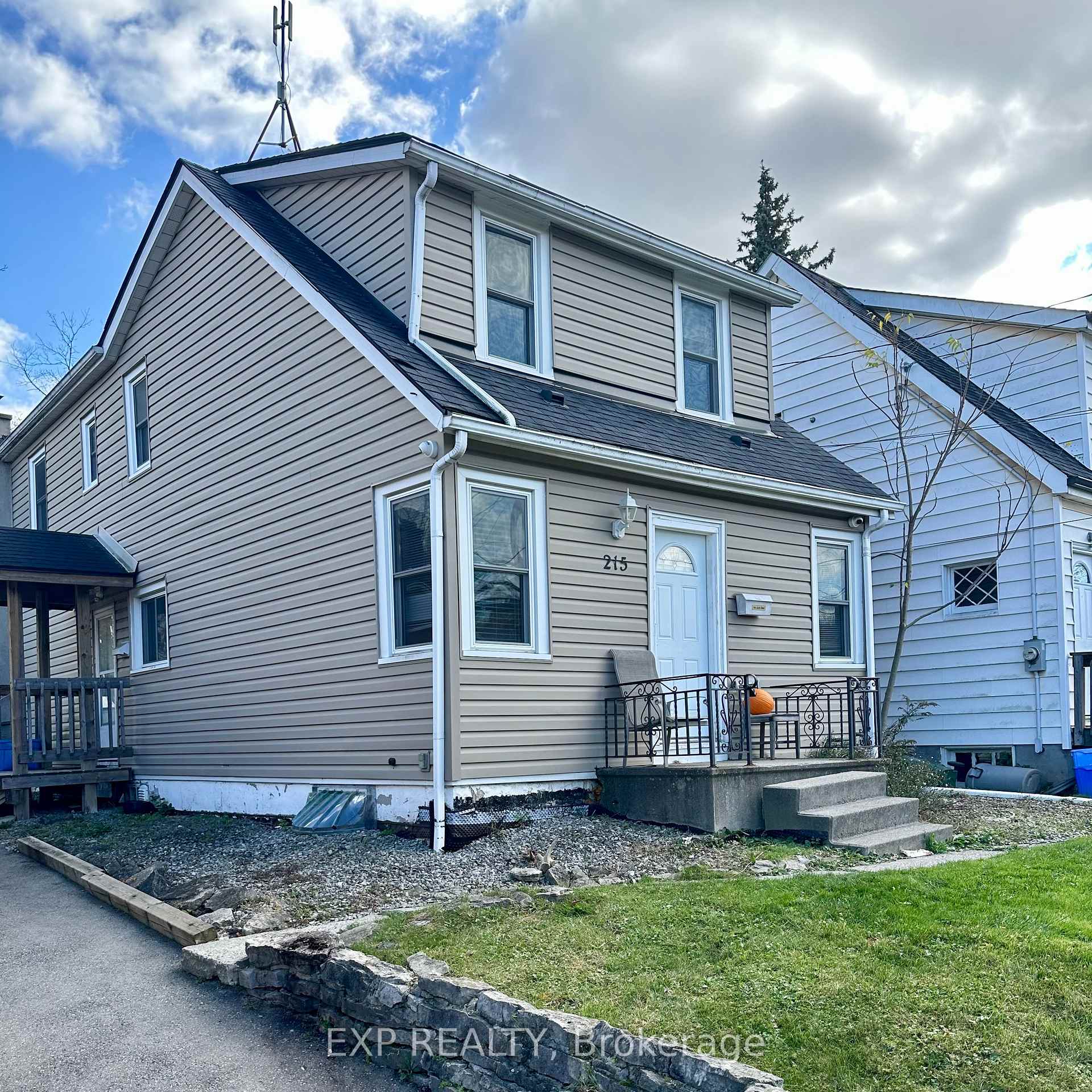 Photo 3 of 215 Emerson Street, Hamilton, Ainslie Wood — HOMEH