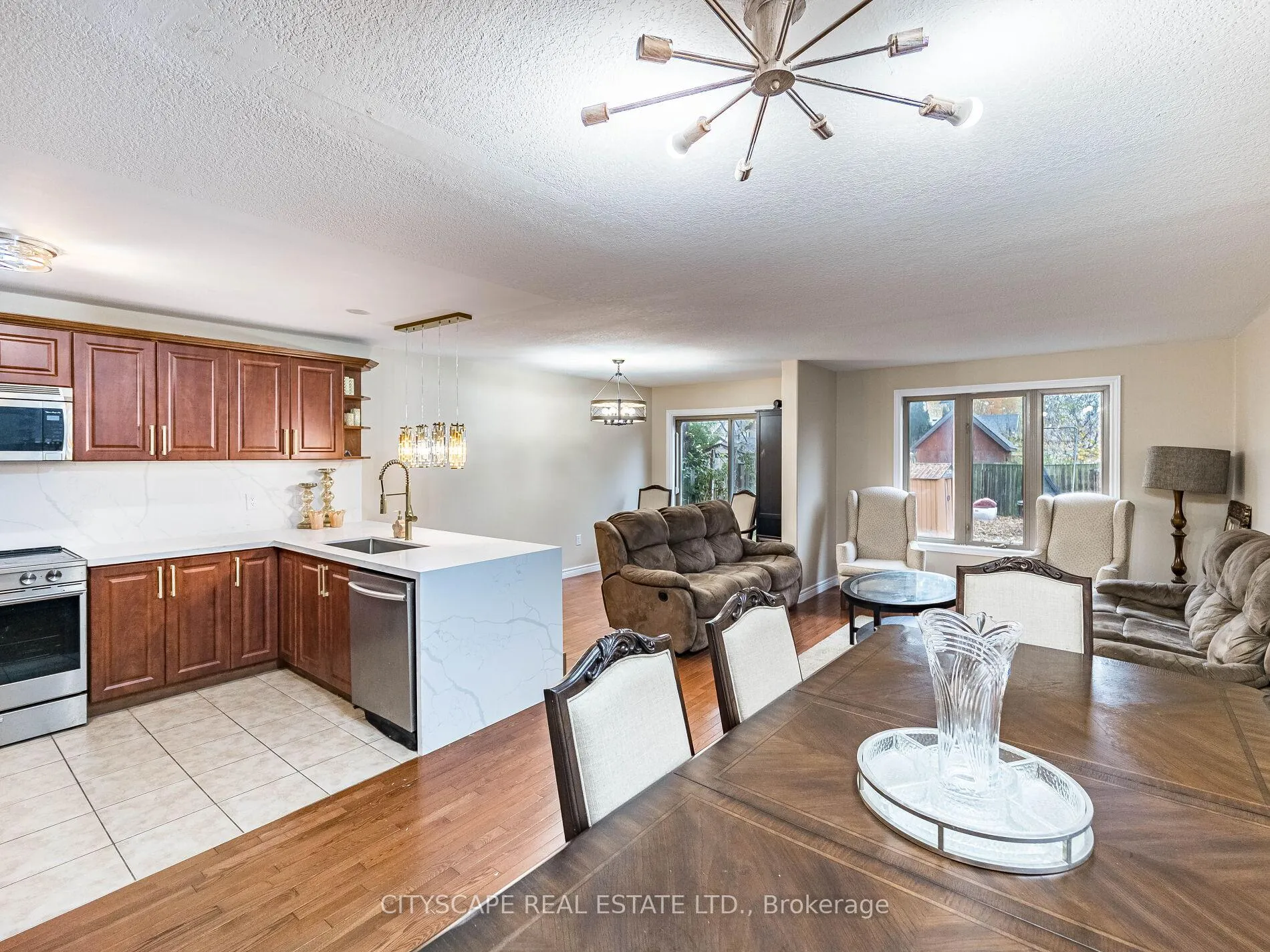 Photo 7 of 22 Jones Street, Hamilton, Strathcona — HOMEH