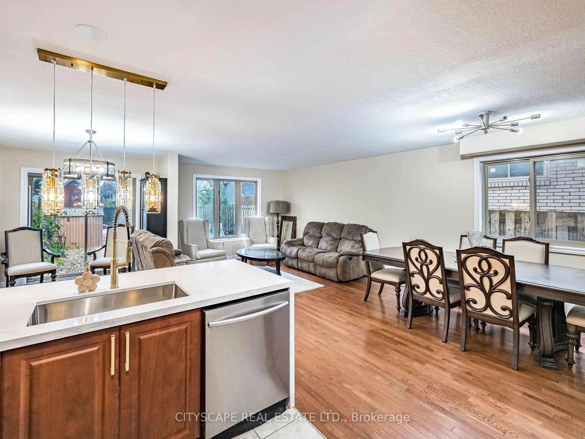 Photo 9 of 22 Jones Street, Hamilton, Strathcona — HOMEH