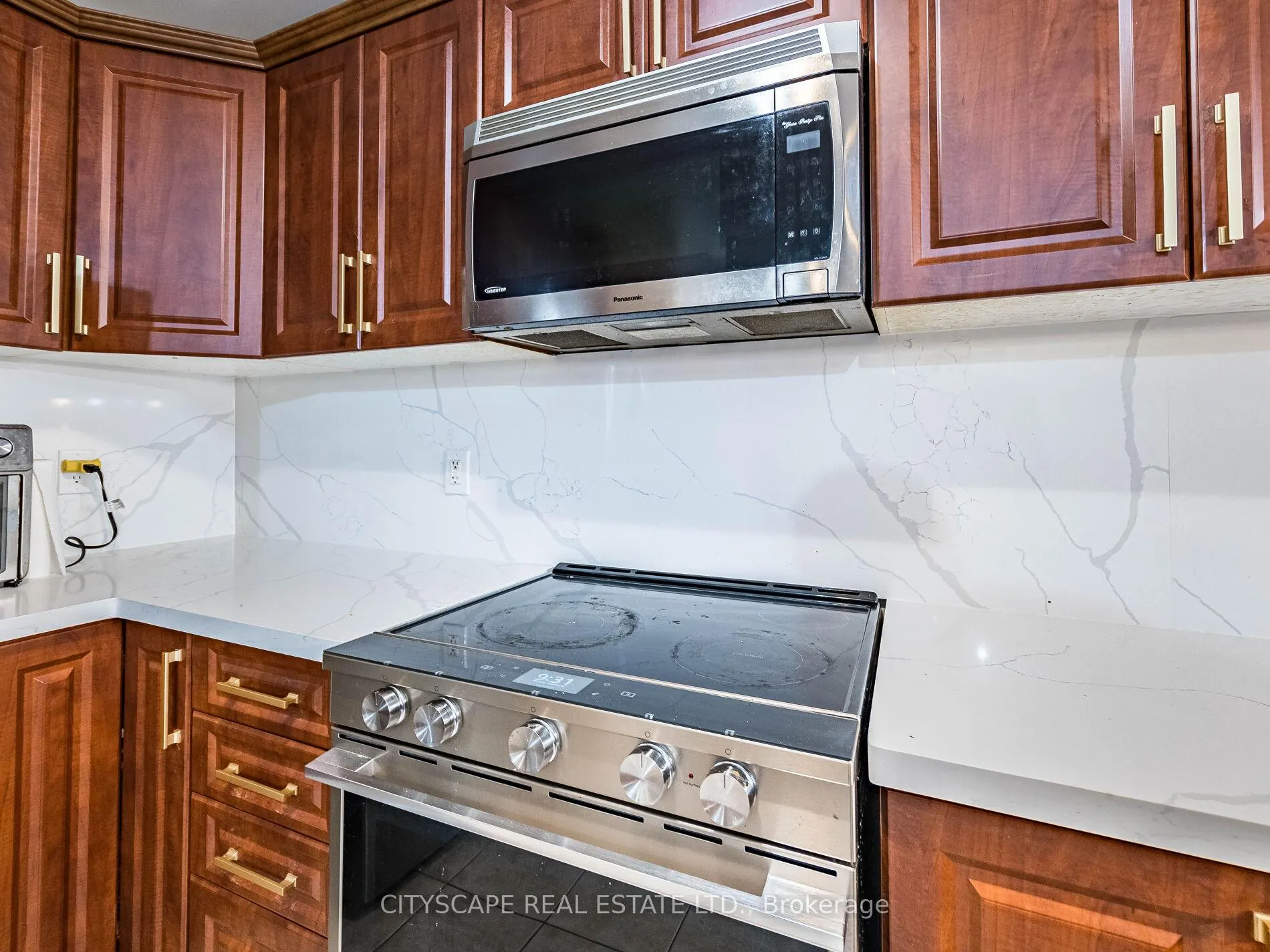Photo 15 of 22 Jones Street, Hamilton, Strathcona — HOMEH