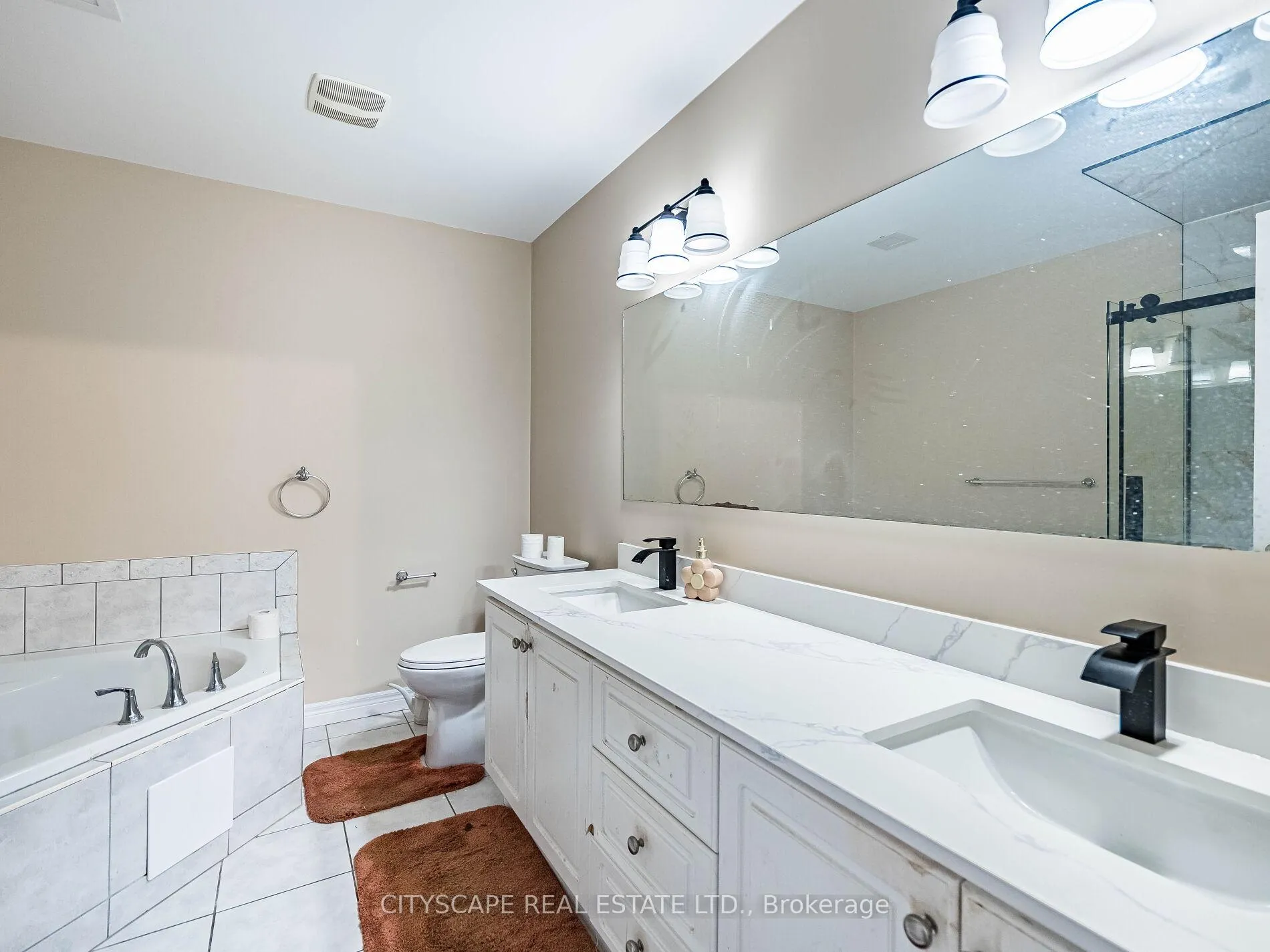 Photo 19 of 22 Jones Street, Hamilton, Strathcona — HOMEH