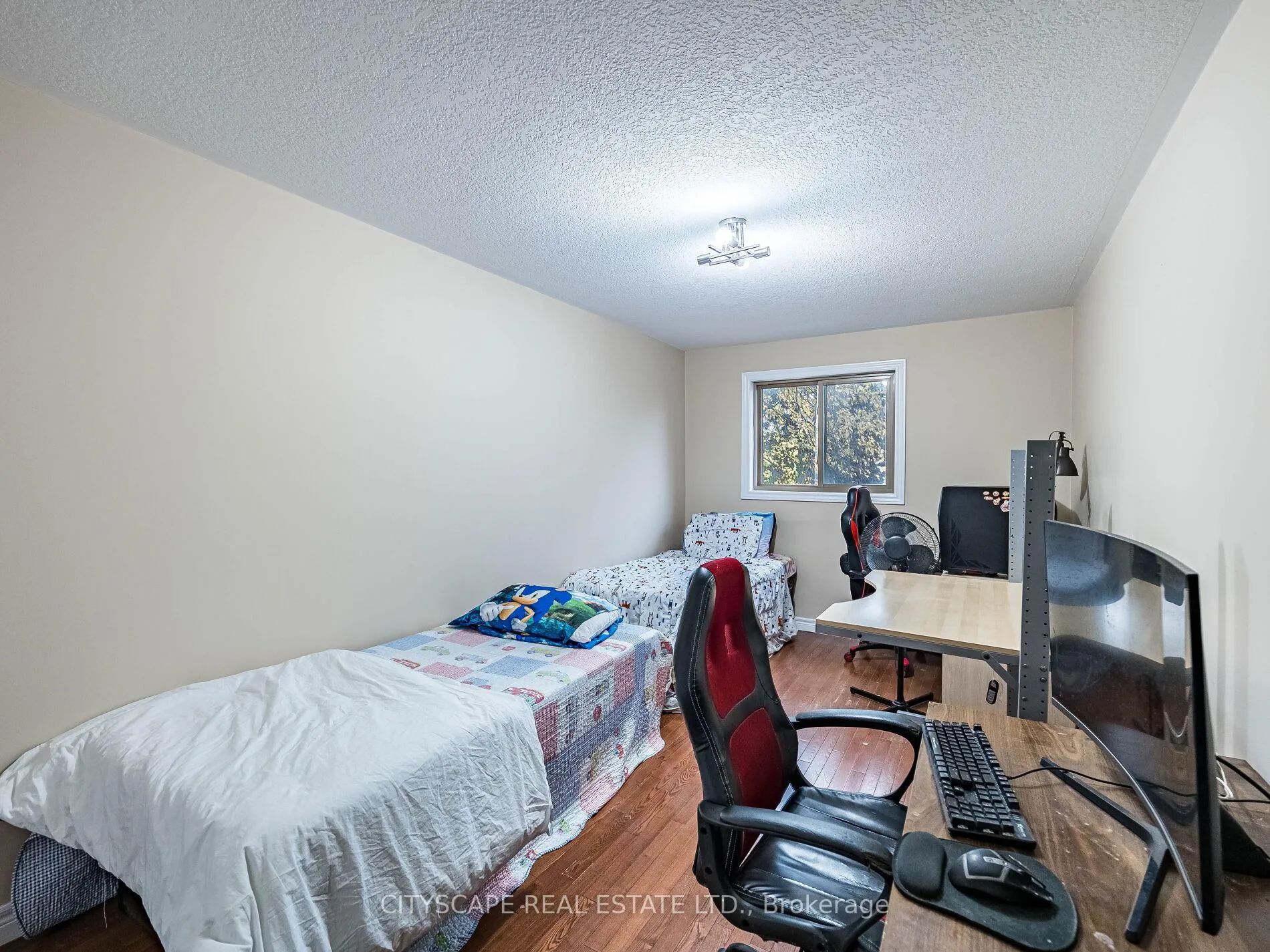 Photo 23 of 22 Jones Street, Hamilton, Strathcona — HOMEH