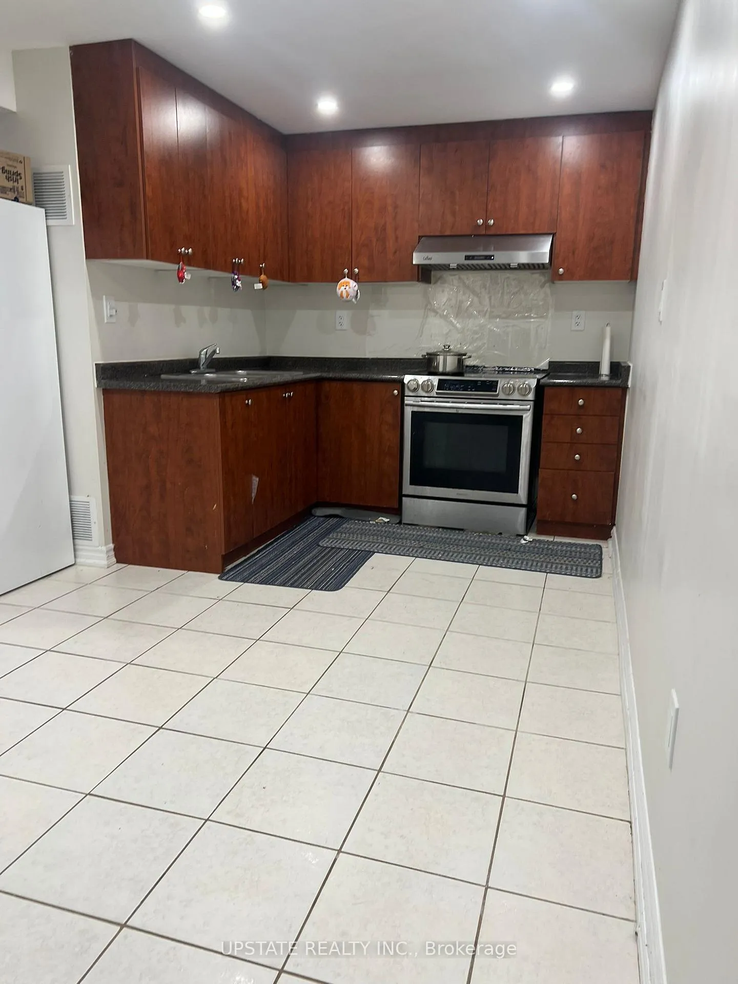 Photo 3 of Unit Basement, 35 Cobblehill Crescent, Brampton, Bram East — HOMEH