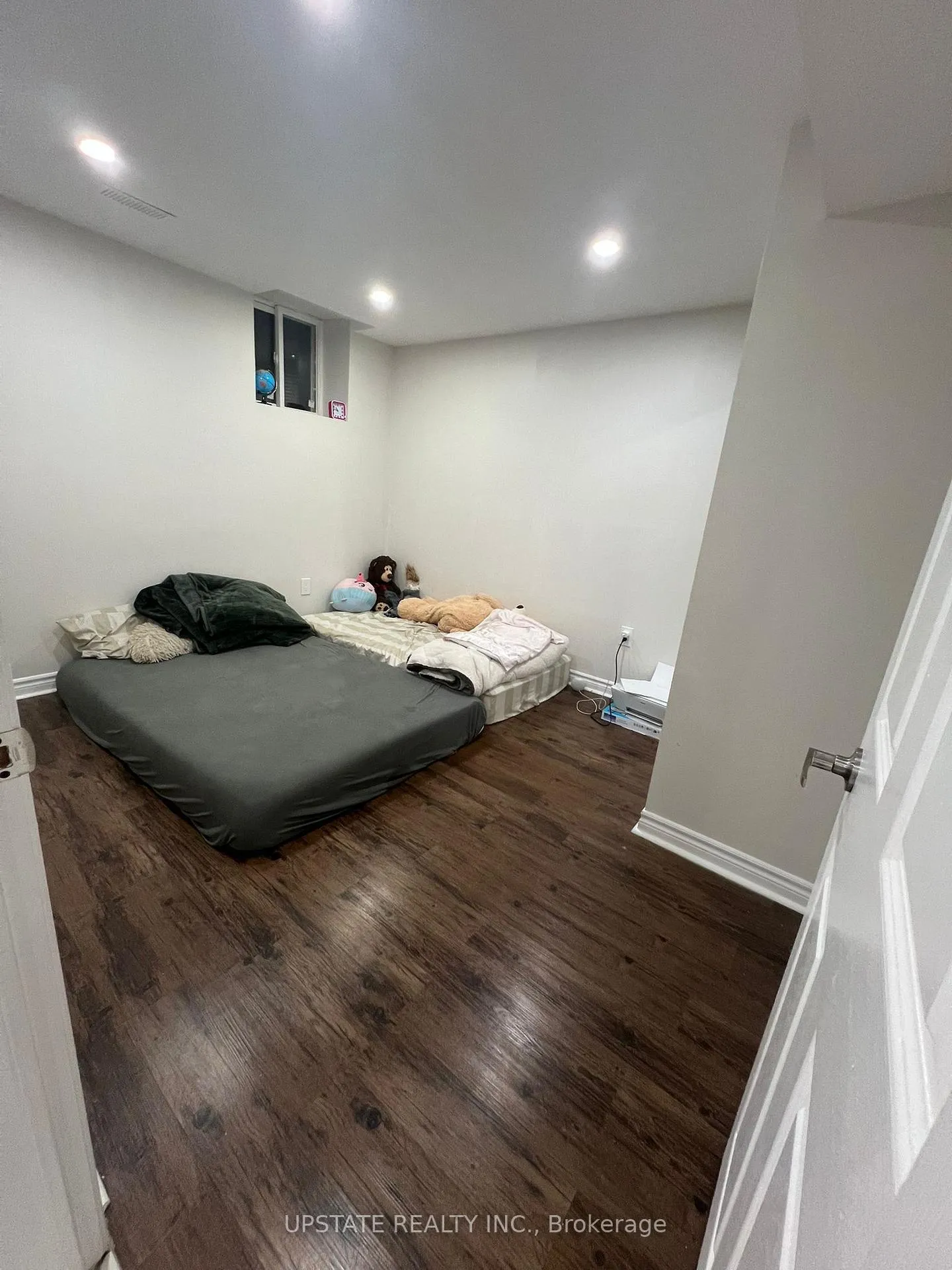 Photo 4 of Unit Basement, 35 Cobblehill Crescent, Brampton, Bram East — HOMEH