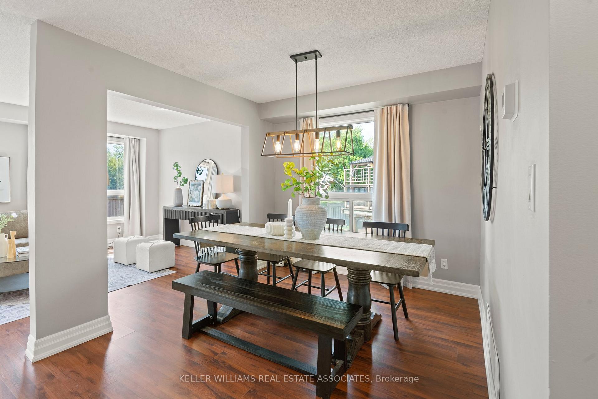 Photo 3 of 19 Soper Court, Clarington, Bowmanville — HOMEH