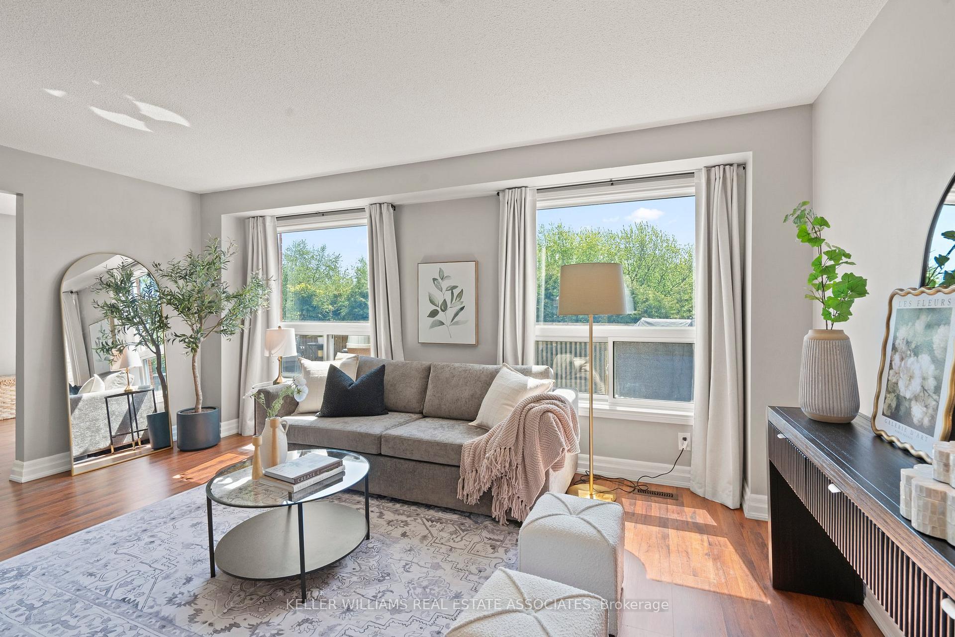 Photo 7 of 19 Soper Court, Clarington, Bowmanville — HOMEH