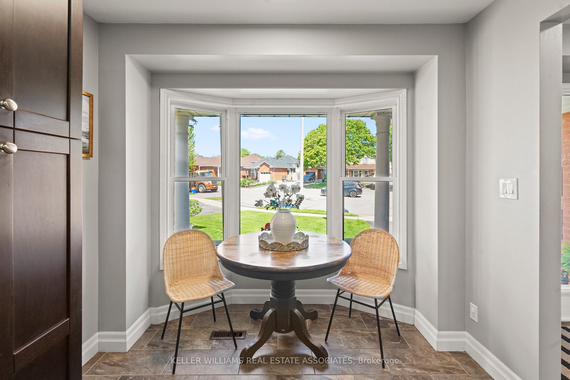 Photo 16 of 19 Soper Court, Clarington, Bowmanville — HOMEH