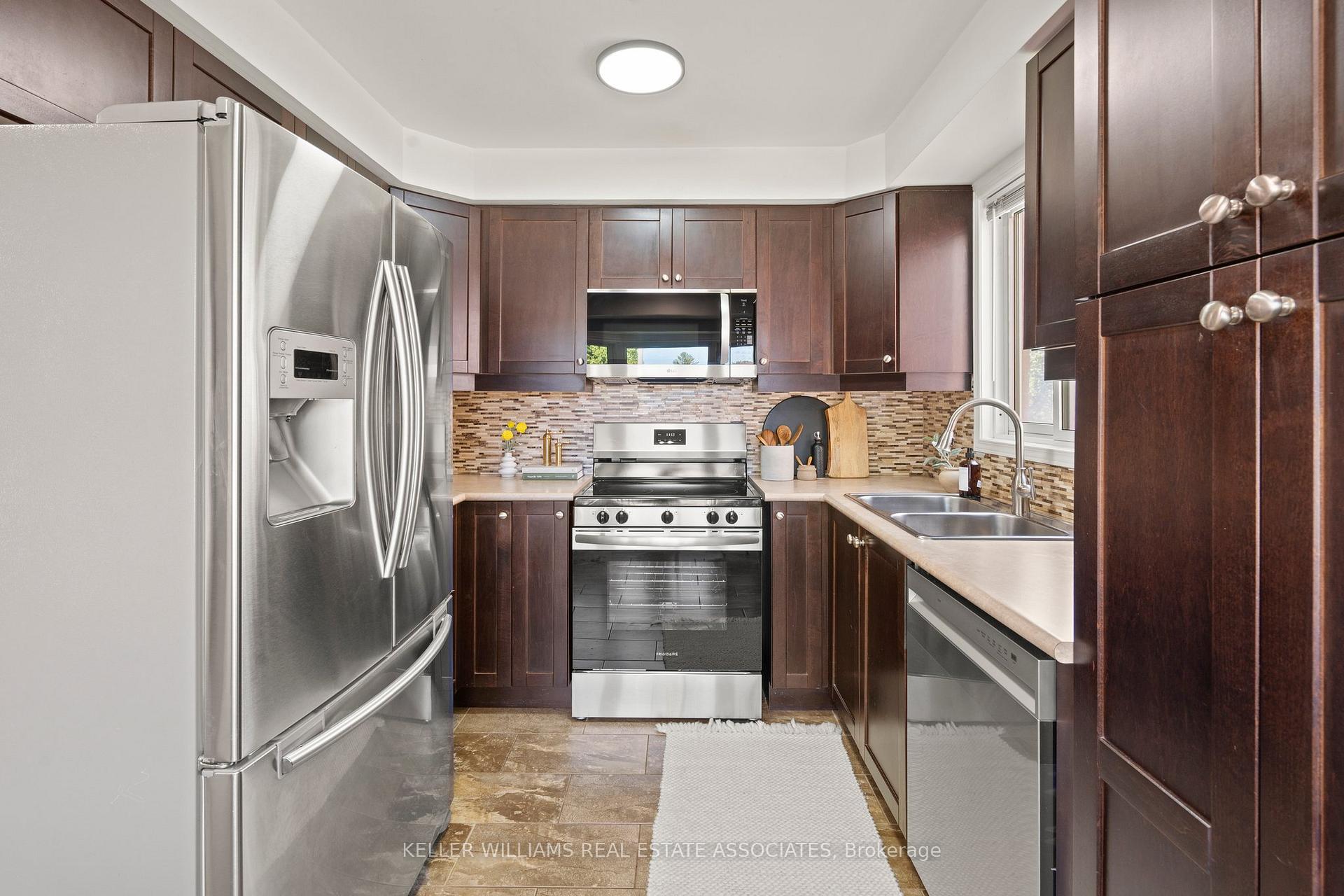 Photo 18 of 19 Soper Court, Clarington, Bowmanville — HOMEH