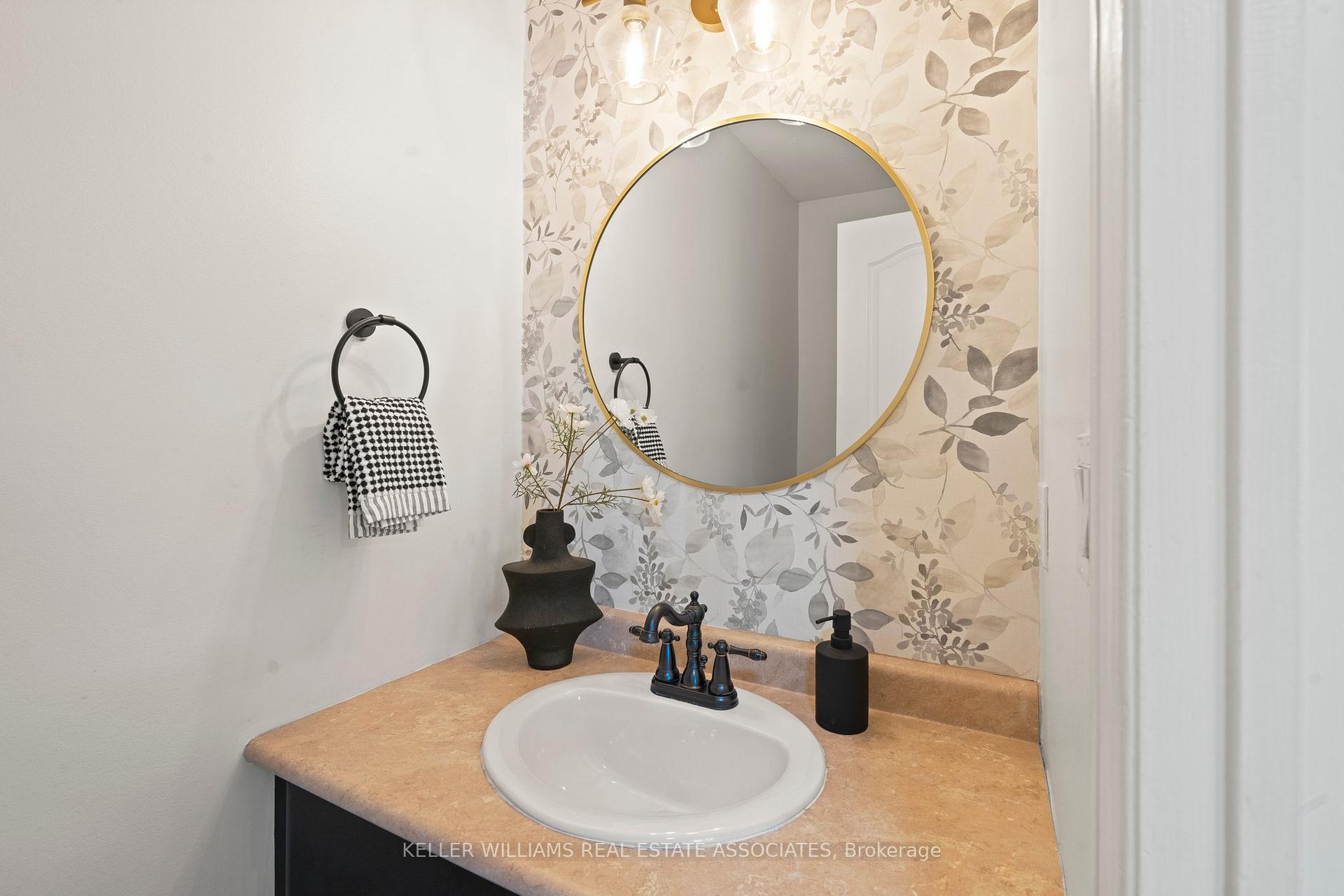 Photo 20 of 19 Soper Court, Clarington, Bowmanville — HOMEH
