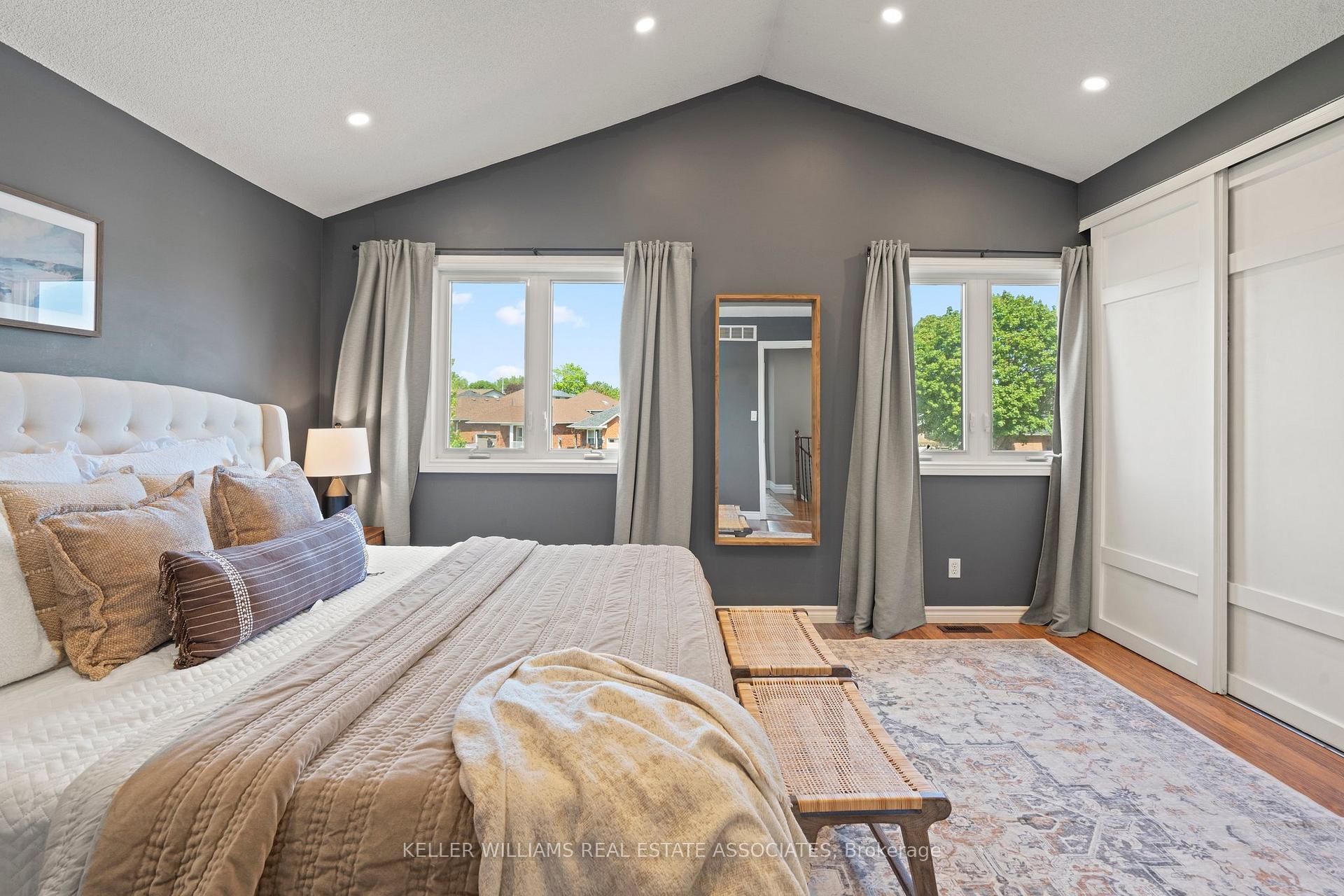 Photo 23 of 19 Soper Court, Clarington, Bowmanville — HOMEH