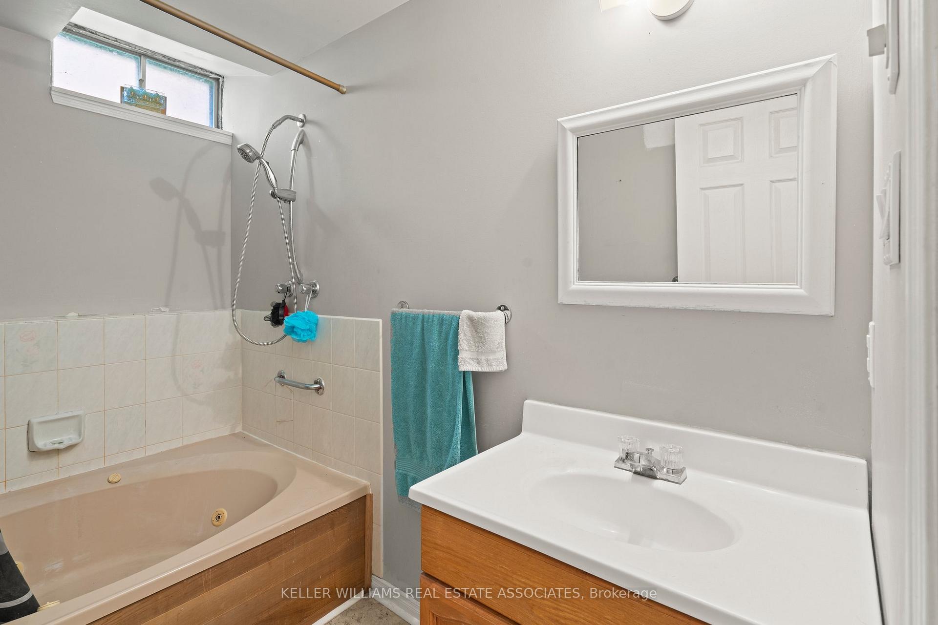 Photo 38 of 19 Soper Court, Clarington, Bowmanville — HOMEH