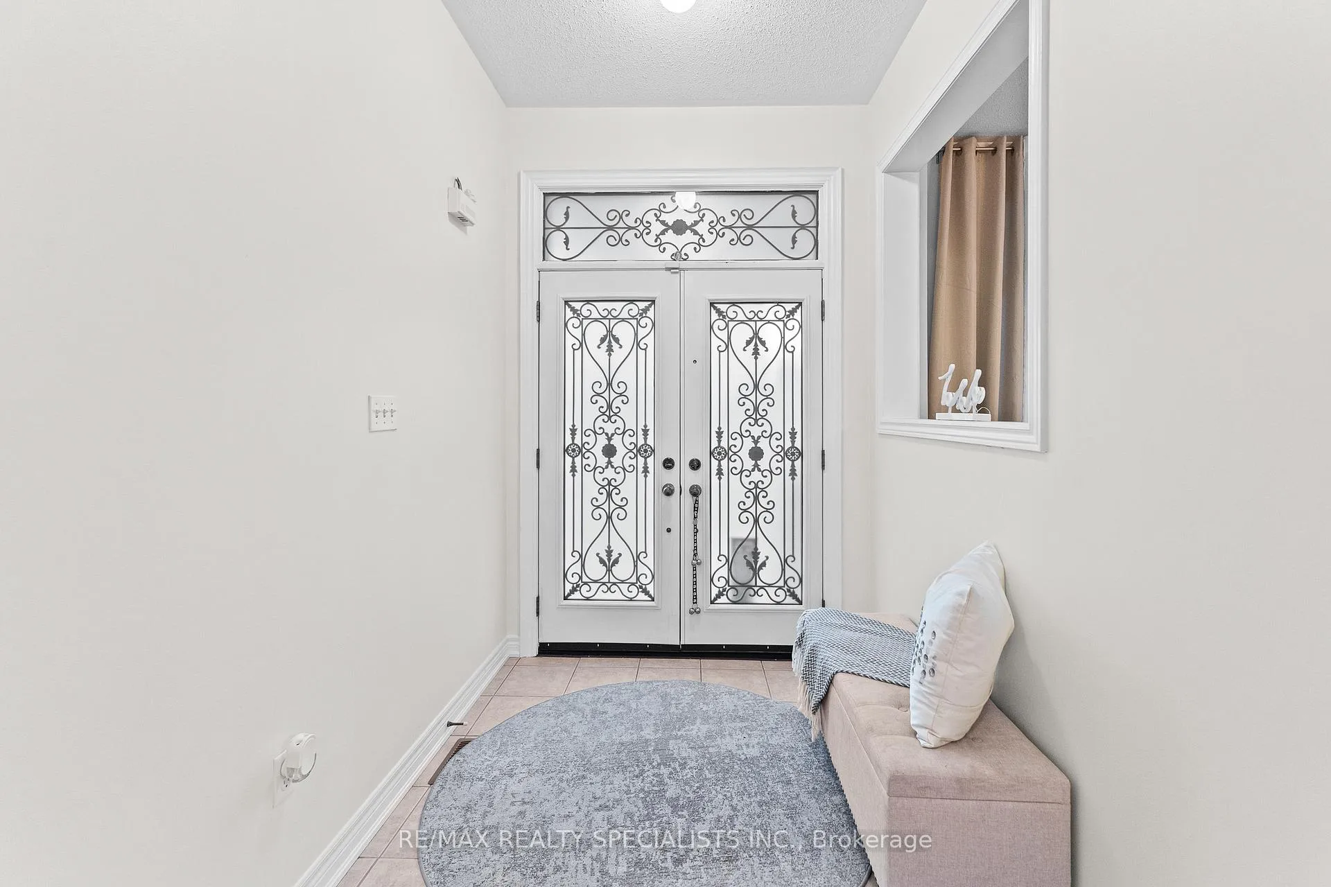 Photo 4 of 6 Niceview Drive, Brampton, Sandringham-Wellington — HOMEH