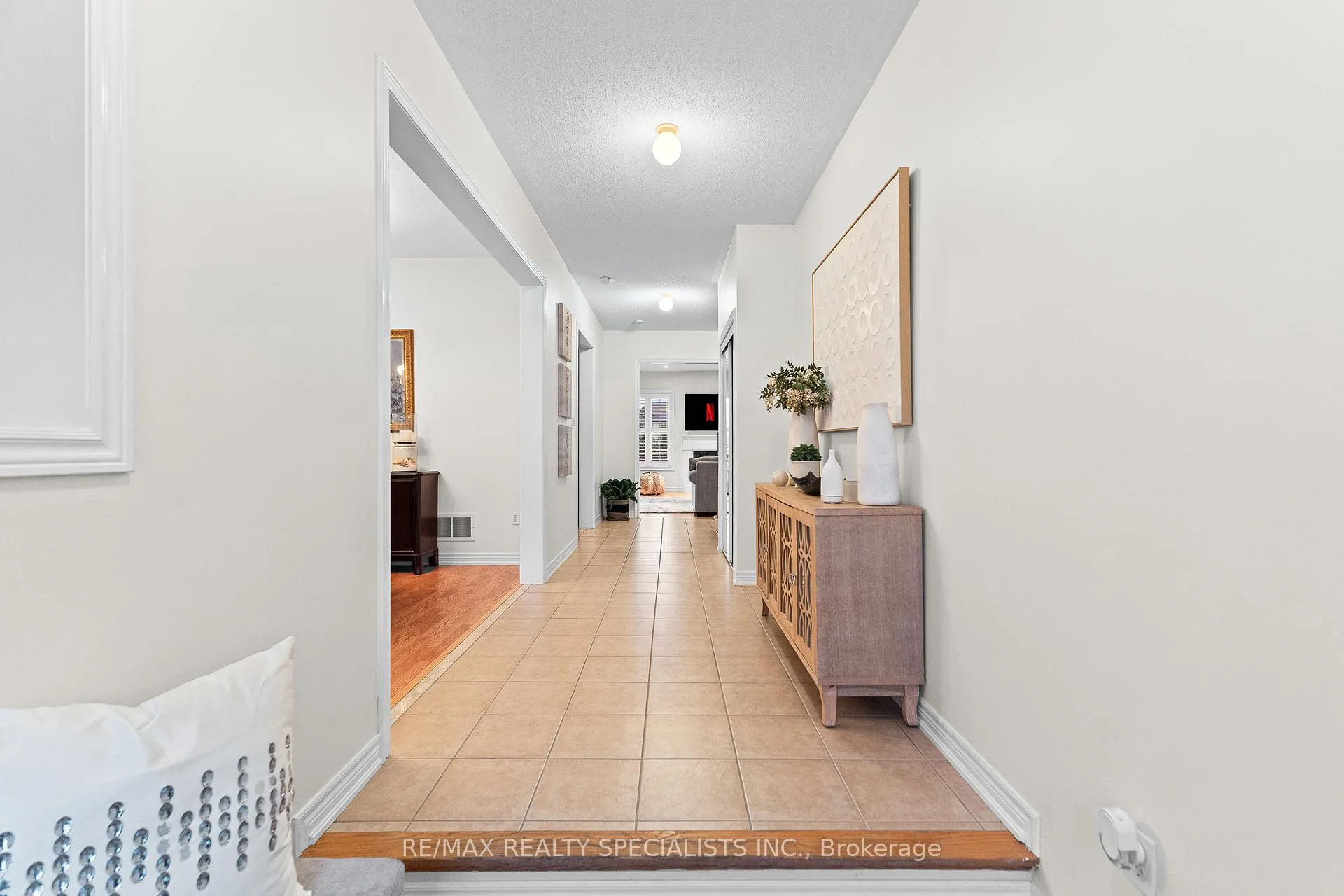 Photo 5 of 6 Niceview Drive, Brampton, Sandringham-Wellington — HOMEH