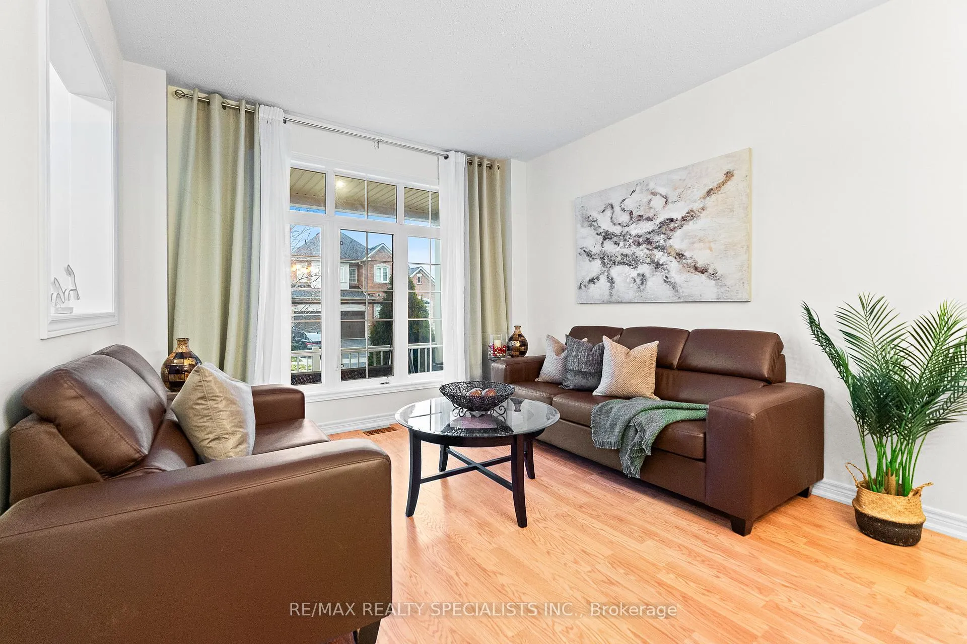 Photo 6 of 6 Niceview Drive, Brampton, Sandringham-Wellington — HOMEH