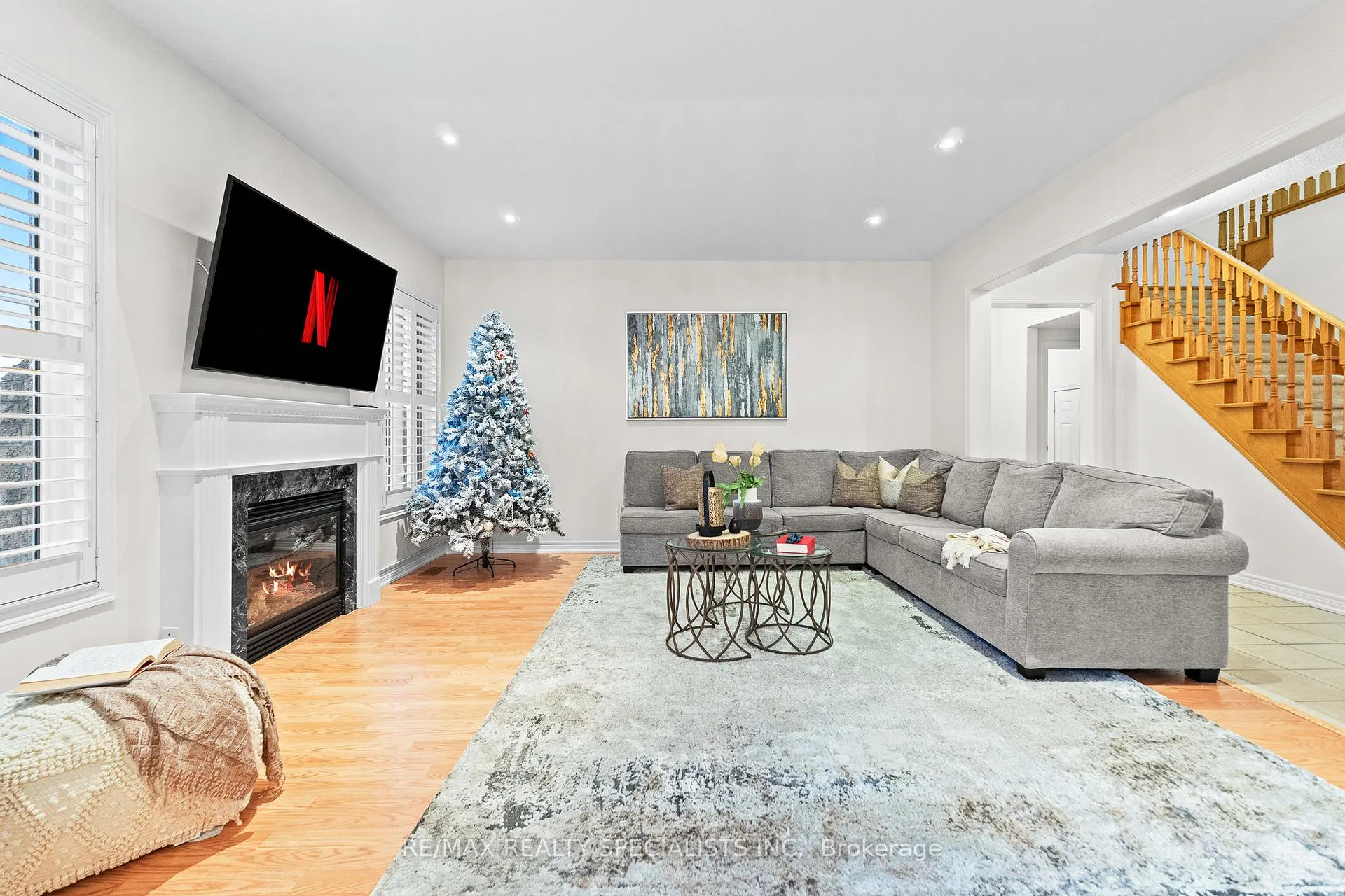 Photo 9 of 6 Niceview Drive, Brampton, Sandringham-Wellington — HOMEH