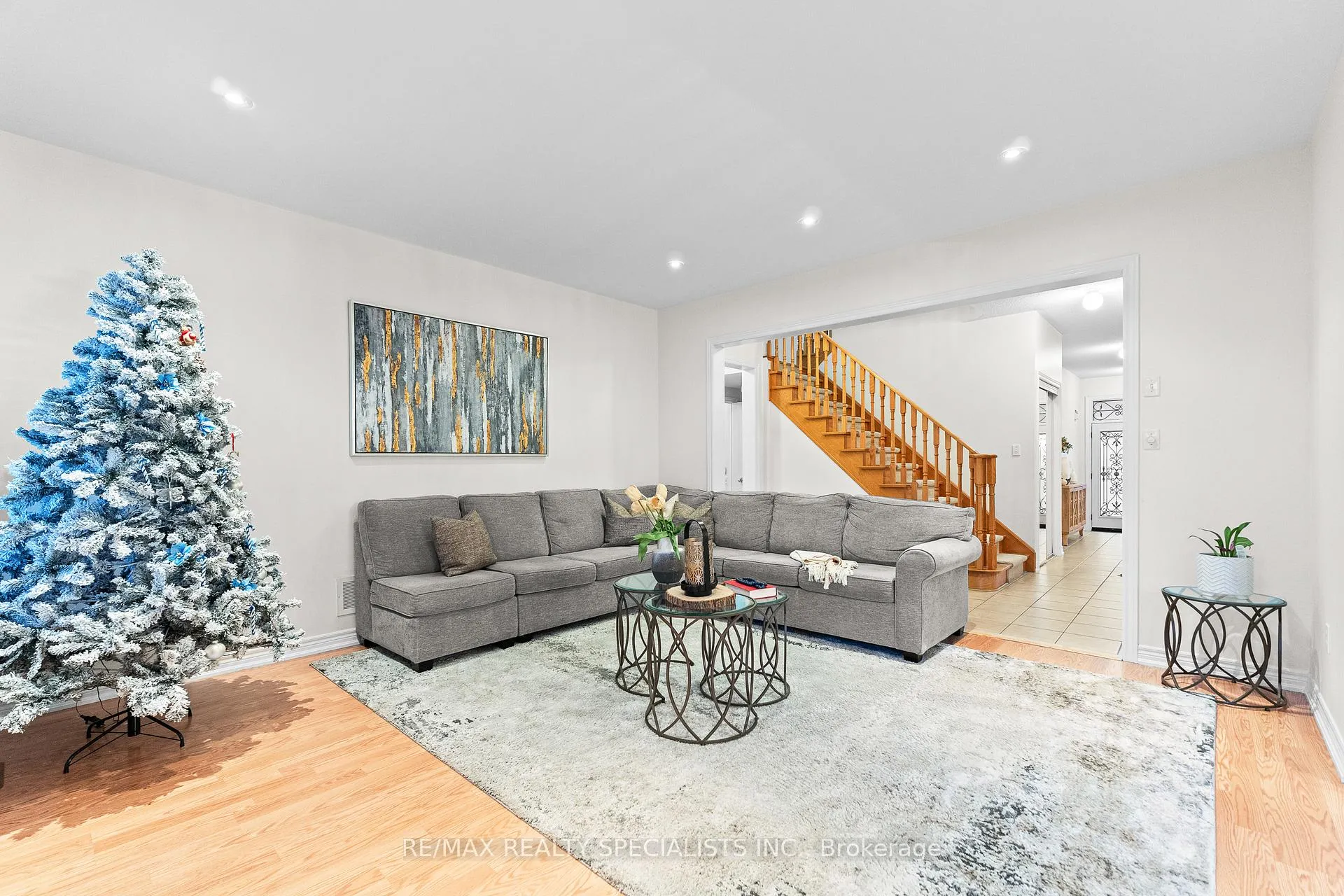 Photo 10 of 6 Niceview Drive, Brampton, Sandringham-Wellington — HOMEH