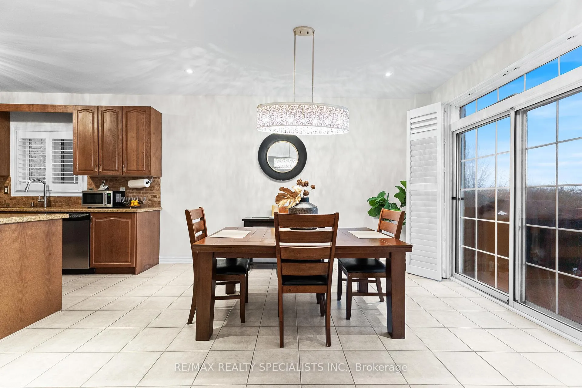 Photo 11 of 6 Niceview Drive, Brampton, Sandringham-Wellington — HOMEH