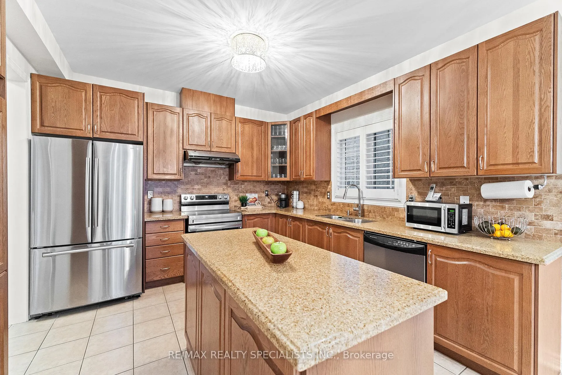 Photo 13 of 6 Niceview Drive, Brampton, Sandringham-Wellington — HOMEH