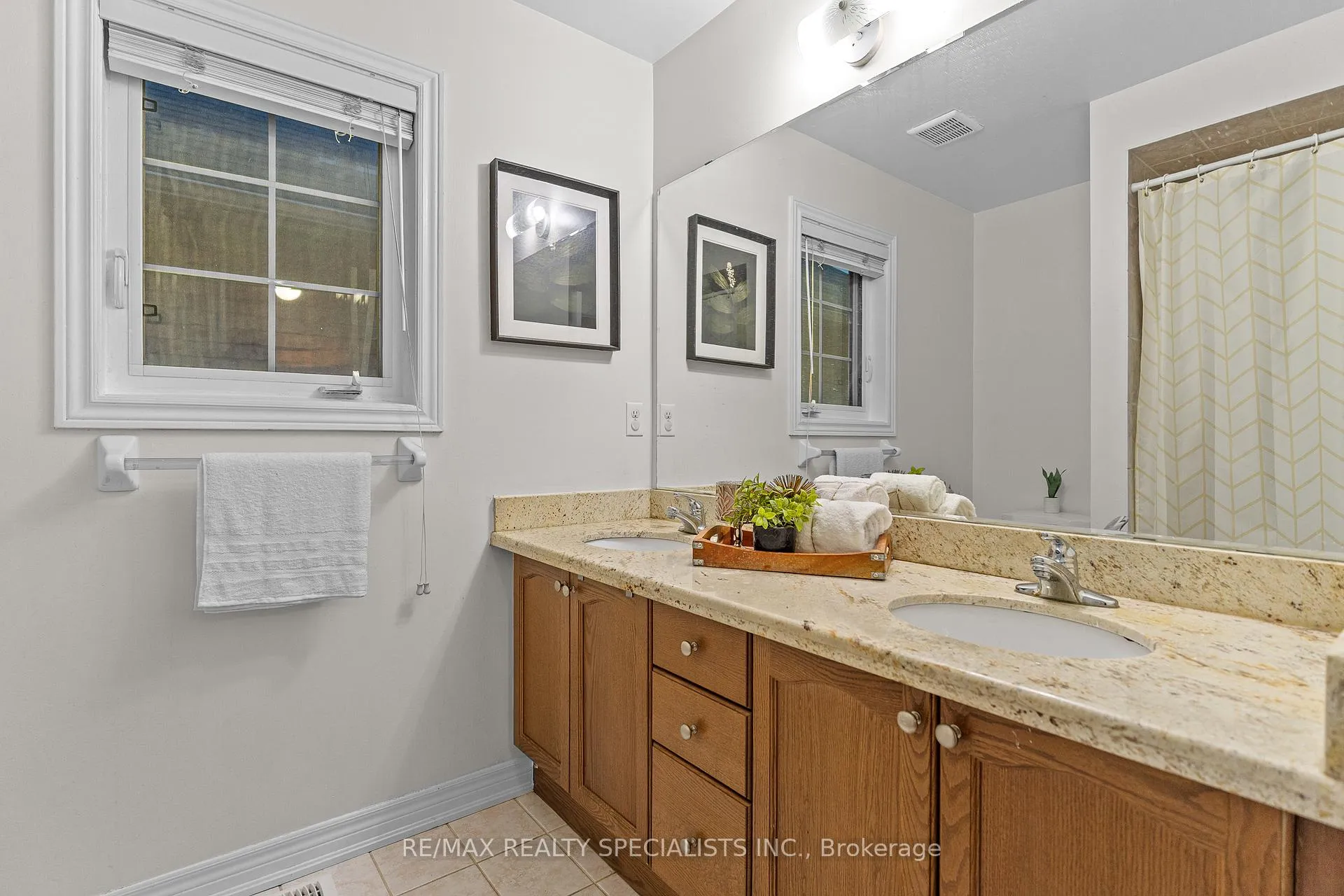 Photo 32 of 6 Niceview Drive, Brampton, Sandringham-Wellington — HOMEH