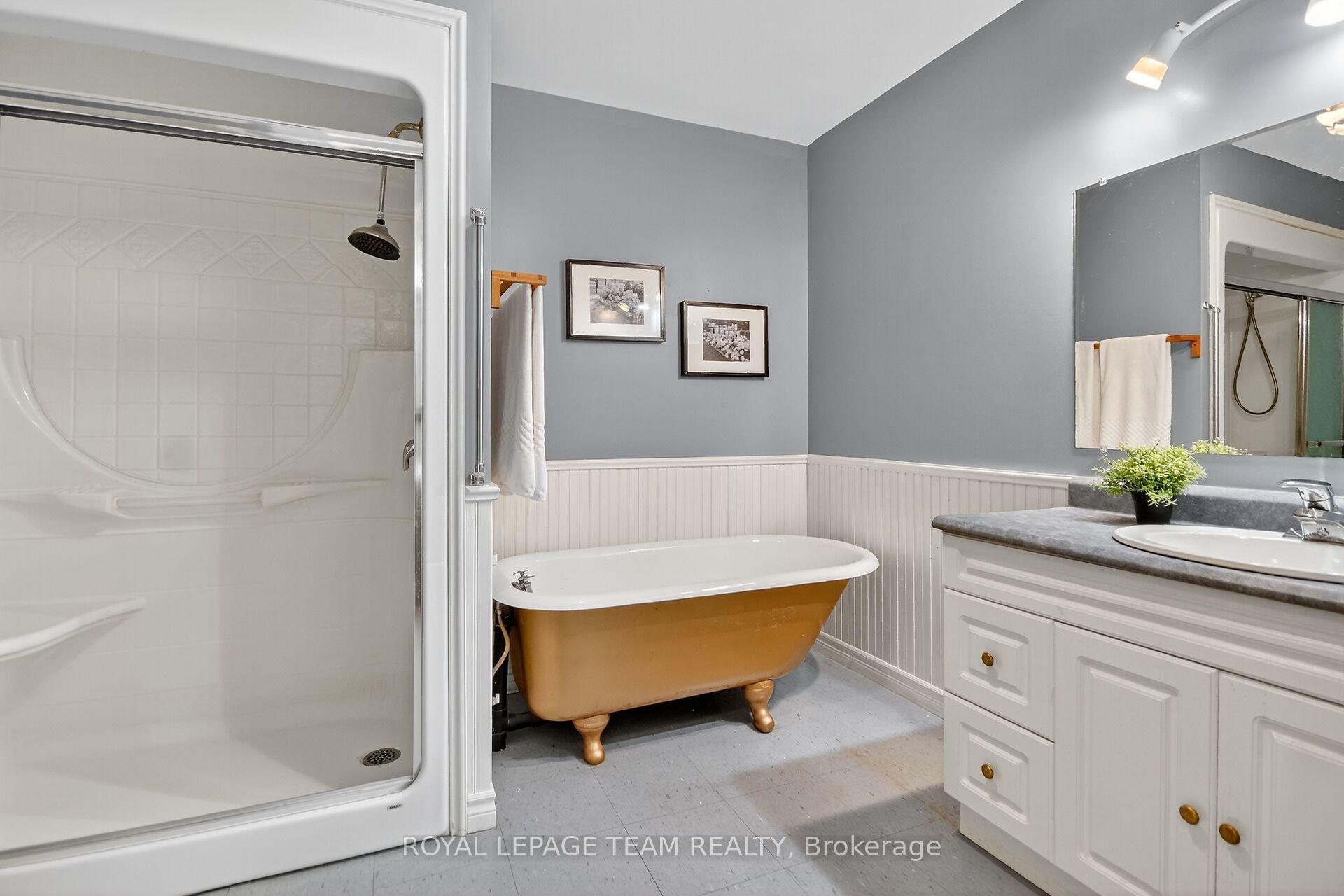 Photo 14 of 420 Avondale Avenue, Ottawa, McKellar/Highland — HOMEH