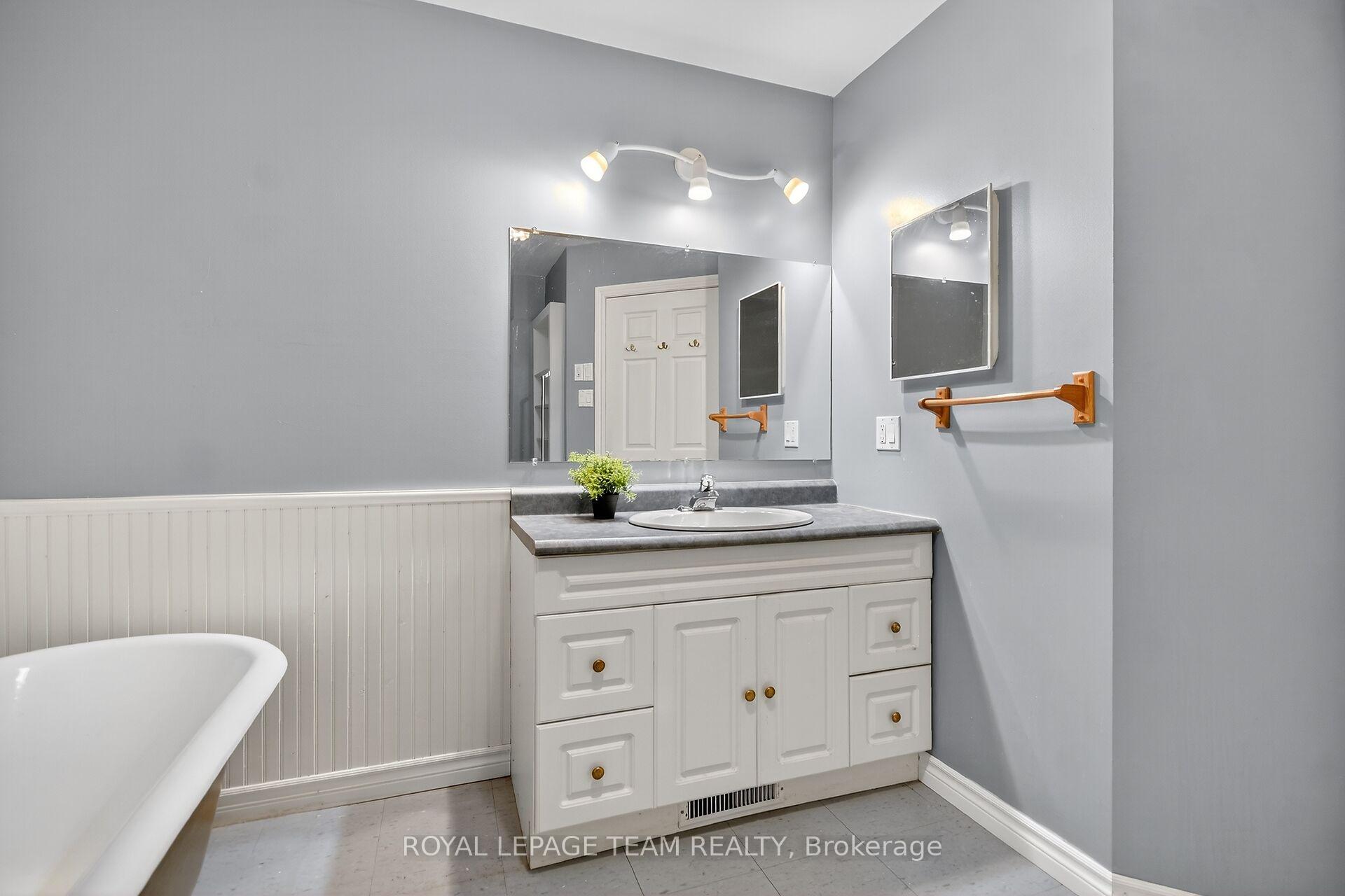 Photo 10 of 420 Avondale Avenue, Ottawa, McKellar/Highland — HOMEH