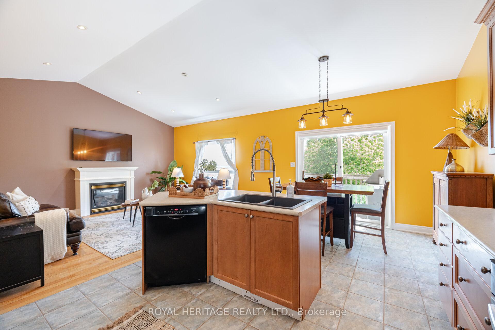 Photo 8 of 39 Aylesworth Avenue, Clarington, Courtice — HOMEH