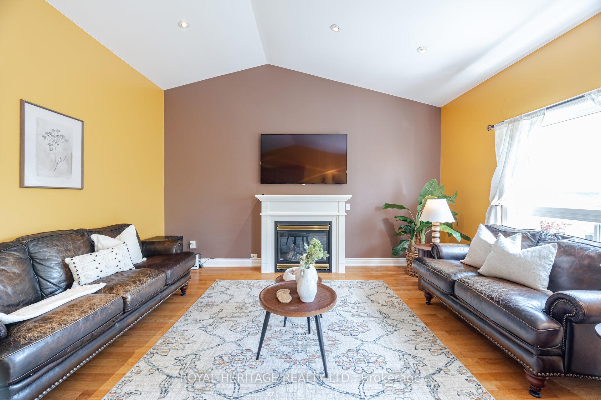 Photo 10 of 39 Aylesworth Avenue, Clarington, Courtice — HOMEH