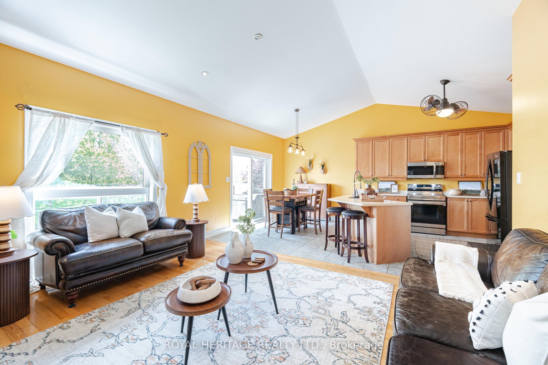 Photo 11 of 39 Aylesworth Avenue, Clarington, Courtice — HOMEH