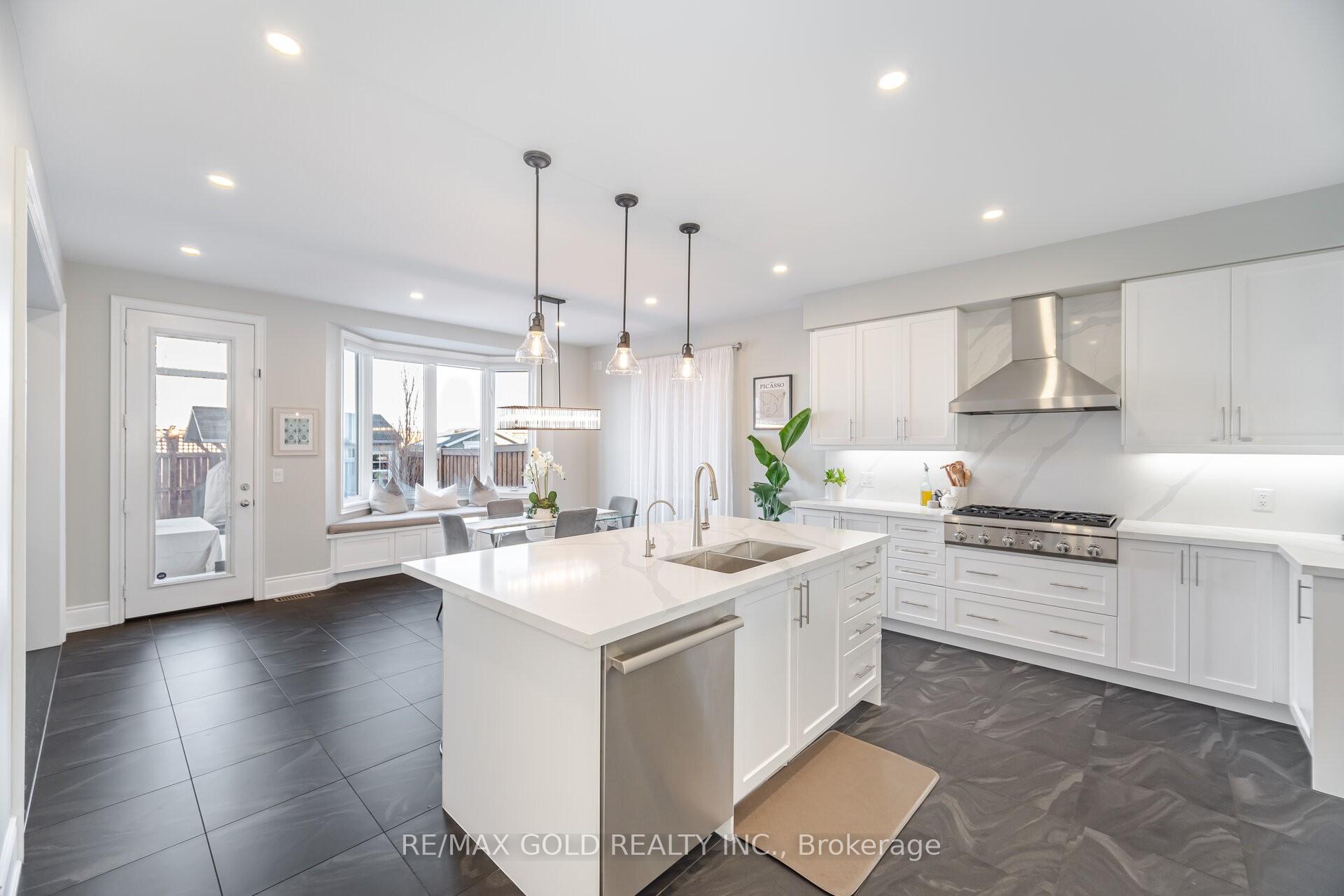 Photo 12 of 231 Bonnieglen Farm Boulevard, Caledon, Rural Caledon — HOMEH