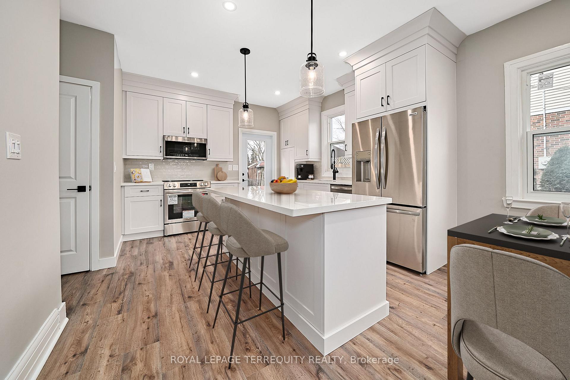 Photo 12 of 23 Carlisle Avenue, Clarington, Bowmanville — HOMEH