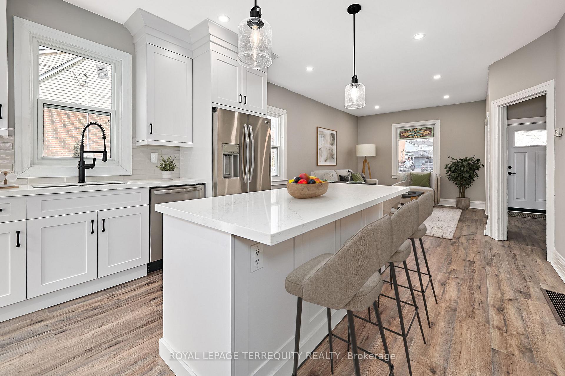 Photo 13 of 23 Carlisle Avenue, Clarington, Bowmanville — HOMEH