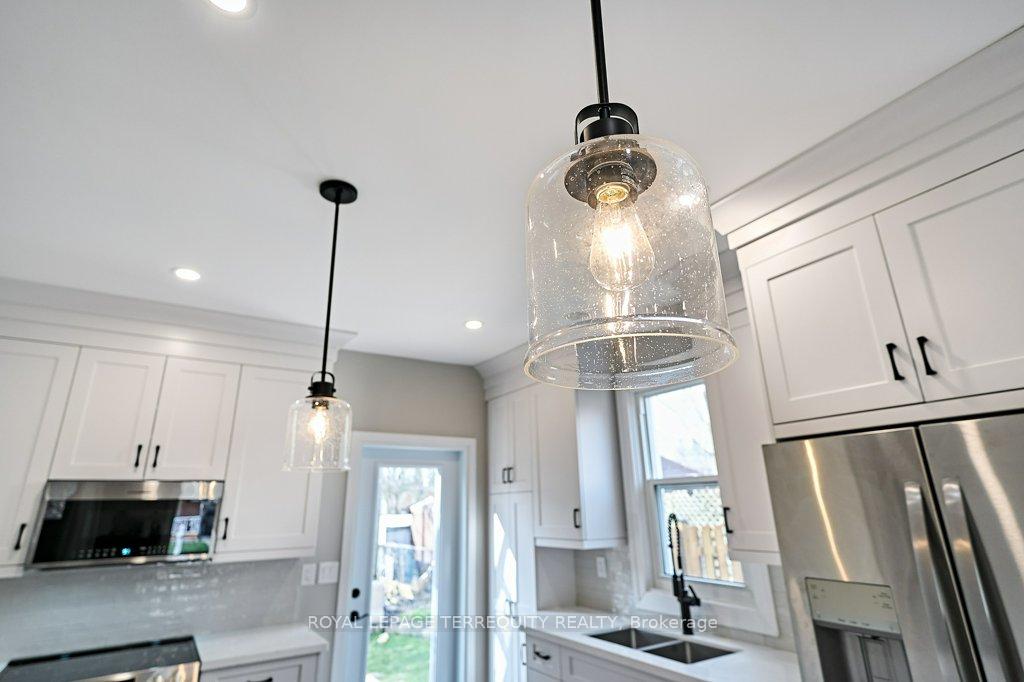 Photo 16 of 23 Carlisle Avenue, Clarington, Bowmanville — HOMEH