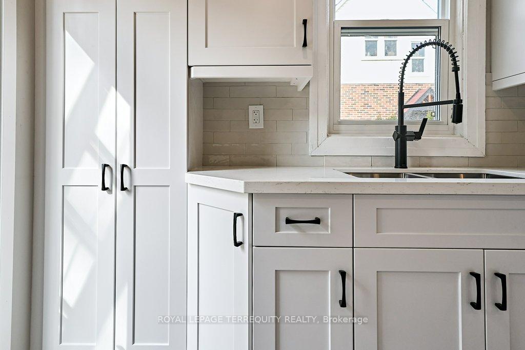 Photo 17 of 23 Carlisle Avenue, Clarington, Bowmanville — HOMEH