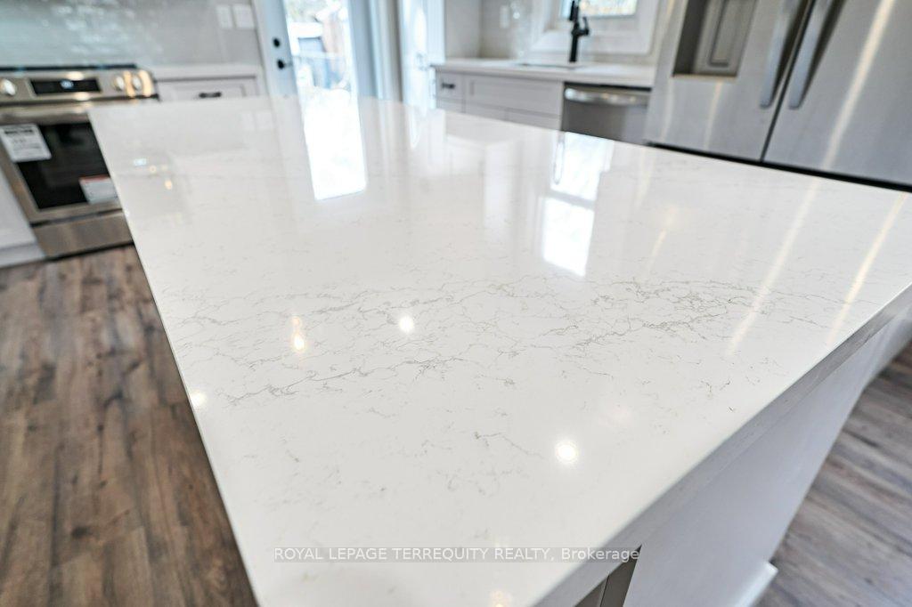 Photo 18 of 23 Carlisle Avenue, Clarington, Bowmanville — HOMEH