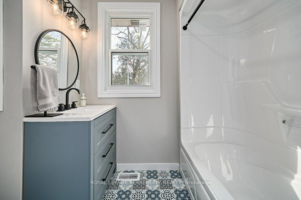 Photo 23 of 23 Carlisle Avenue, Clarington, Bowmanville — HOMEH