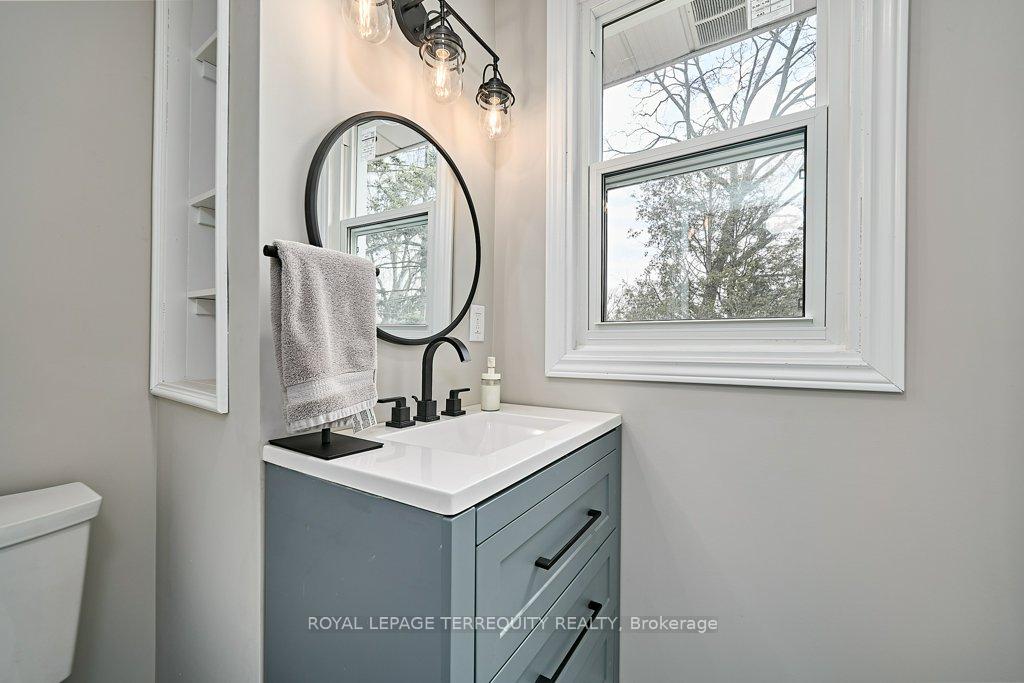 Photo 24 of 23 Carlisle Avenue, Clarington, Bowmanville — HOMEH