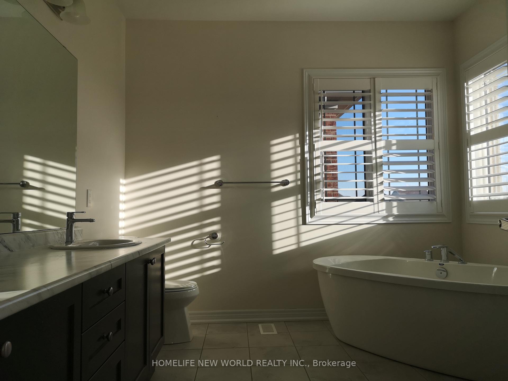 Photo 5 of 96B Roth Street, Aurora, Rural Aurora — HOMEH