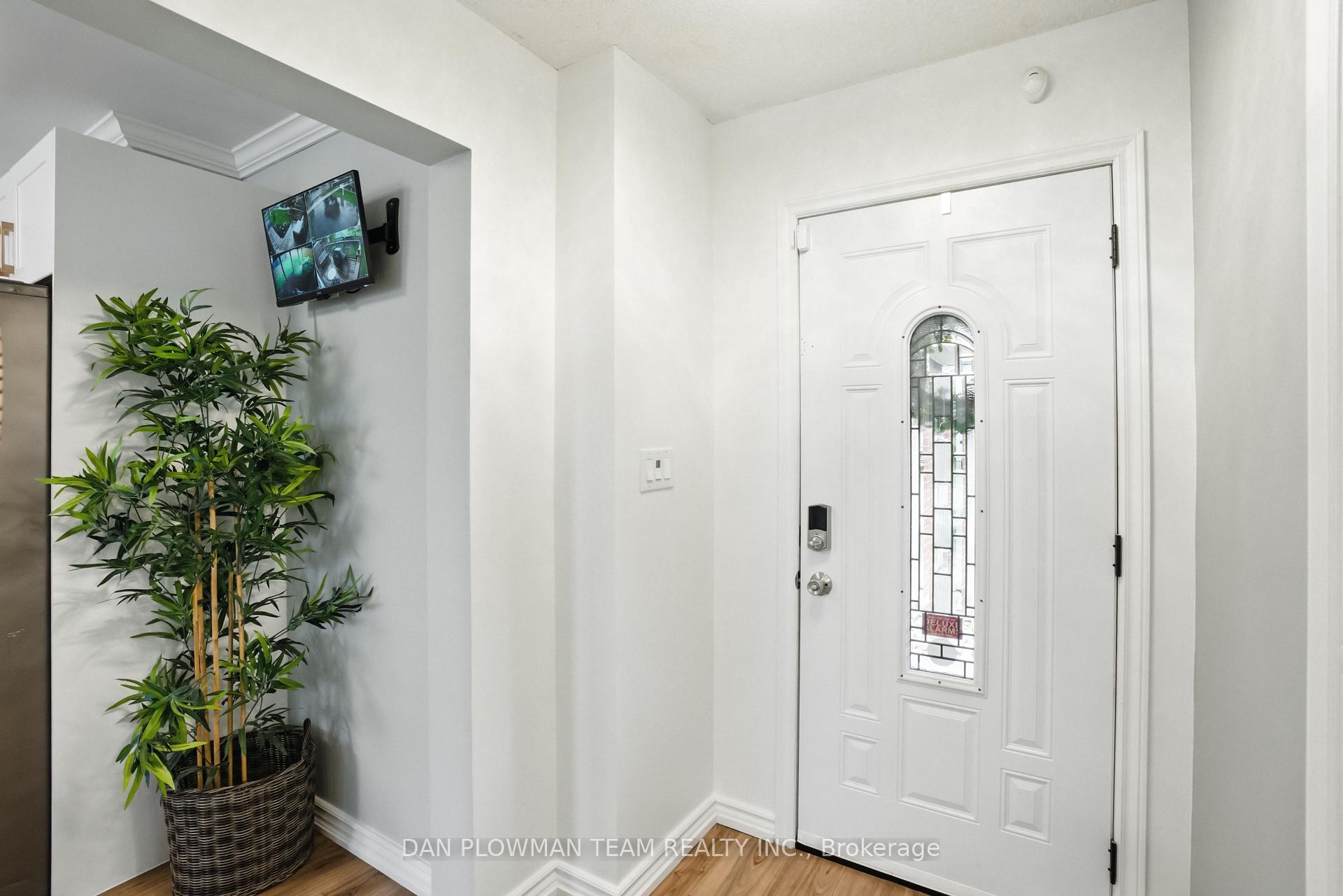 Photo 4 of 53 Champine Square, Clarington, Bowmanville — HOMEH