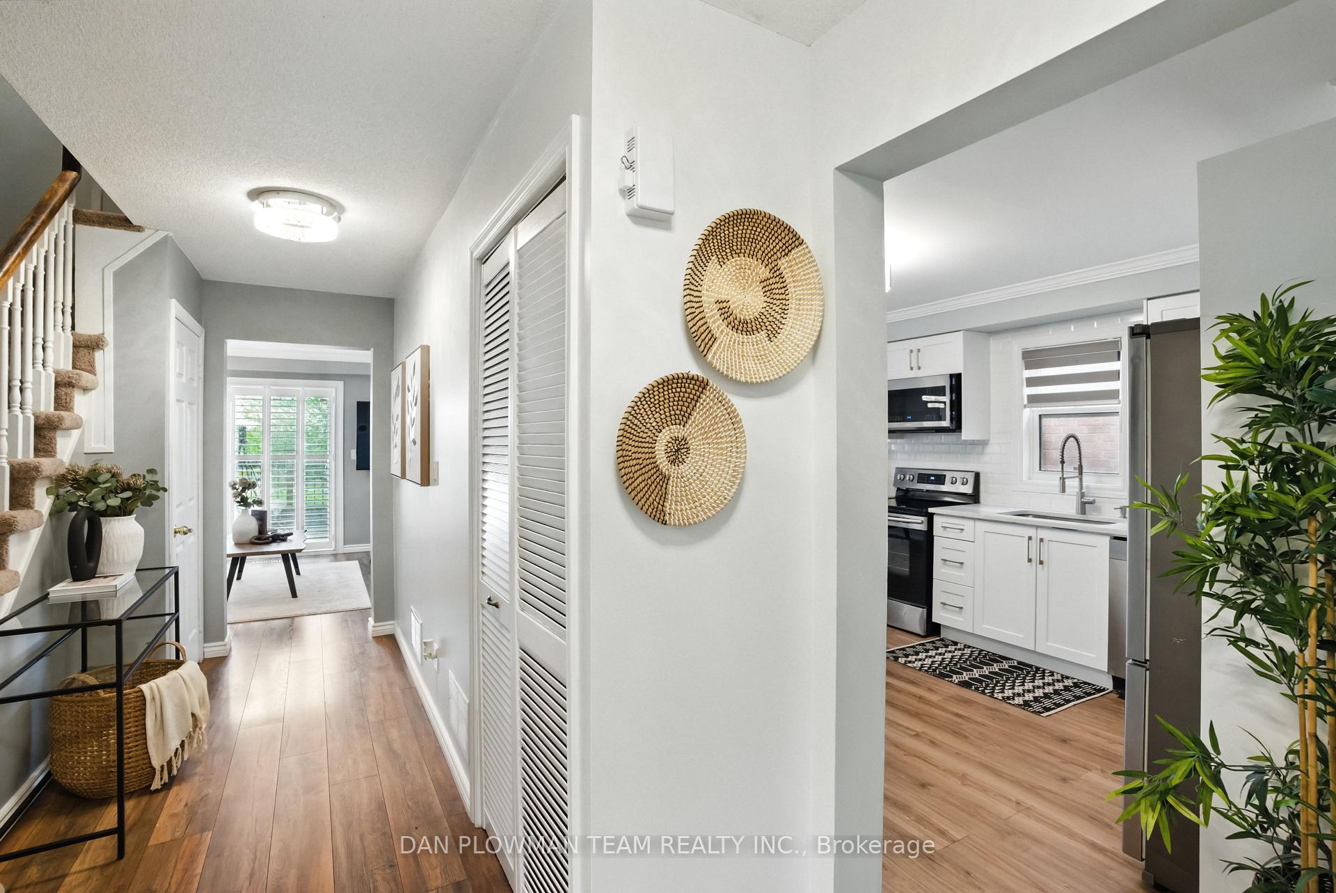 Photo 5 of 53 Champine Square, Clarington, Bowmanville — HOMEH