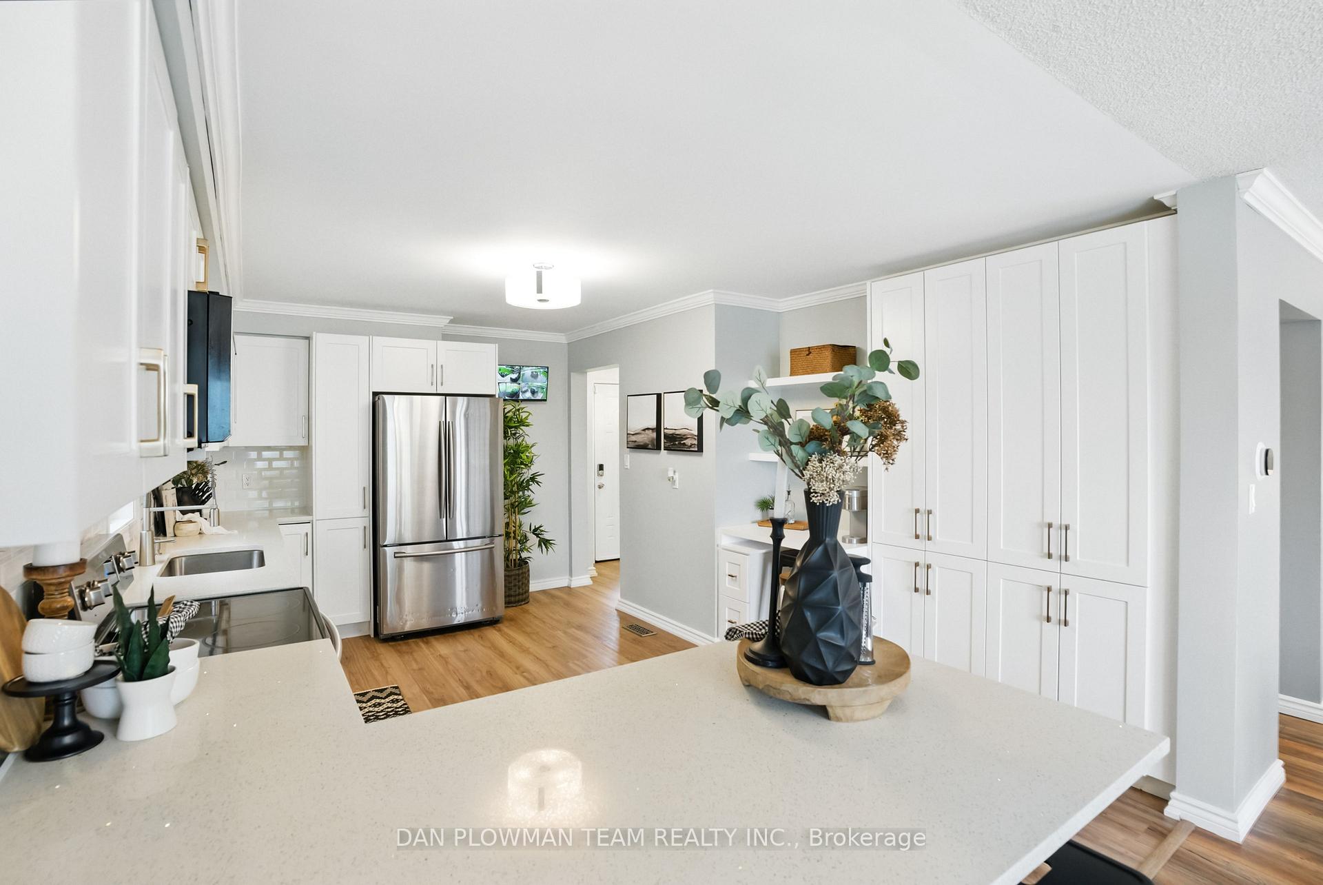 Photo 13 of 53 Champine Square, Clarington, Bowmanville — HOMEH