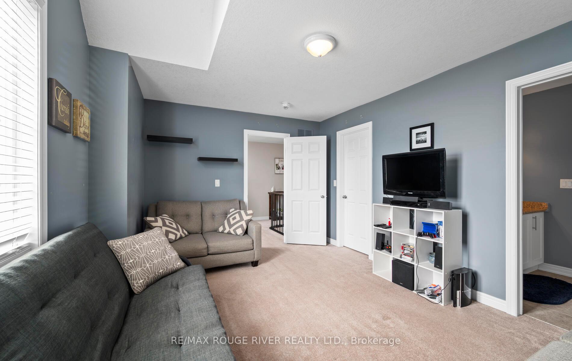 Photo 15 of 34 Colville Avenue, Clarington, Bowmanville — HOMEH