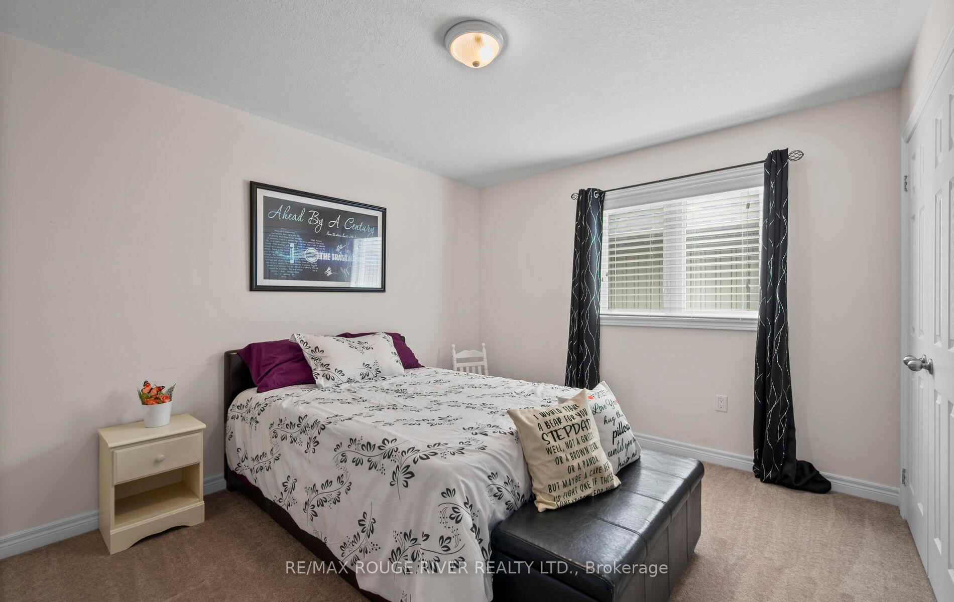 Photo 17 of 34 Colville Avenue, Clarington, Bowmanville — HOMEH