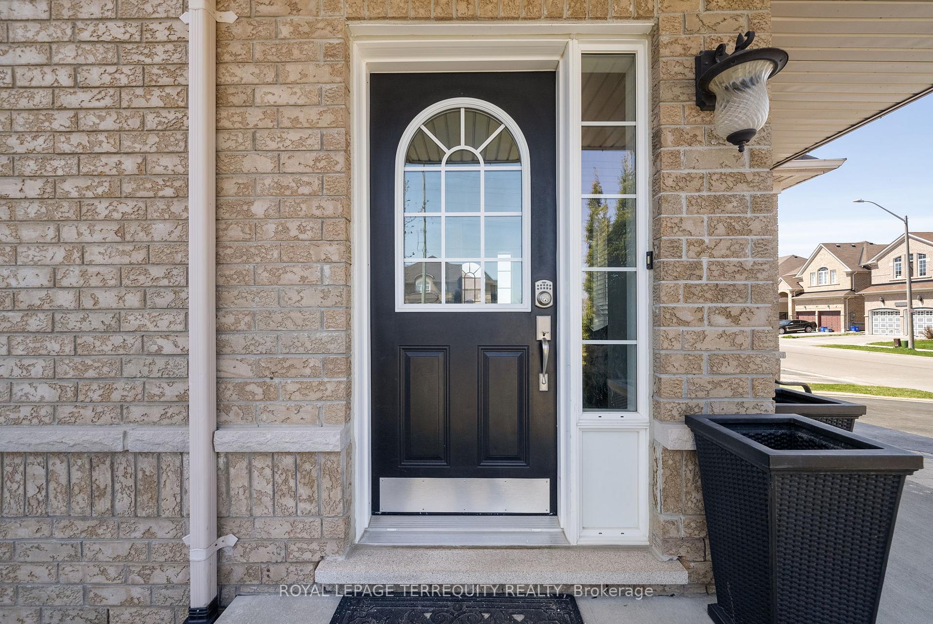 Photo 7 of 91 Remmington Street, Clarington, Bowmanville — HOMEH