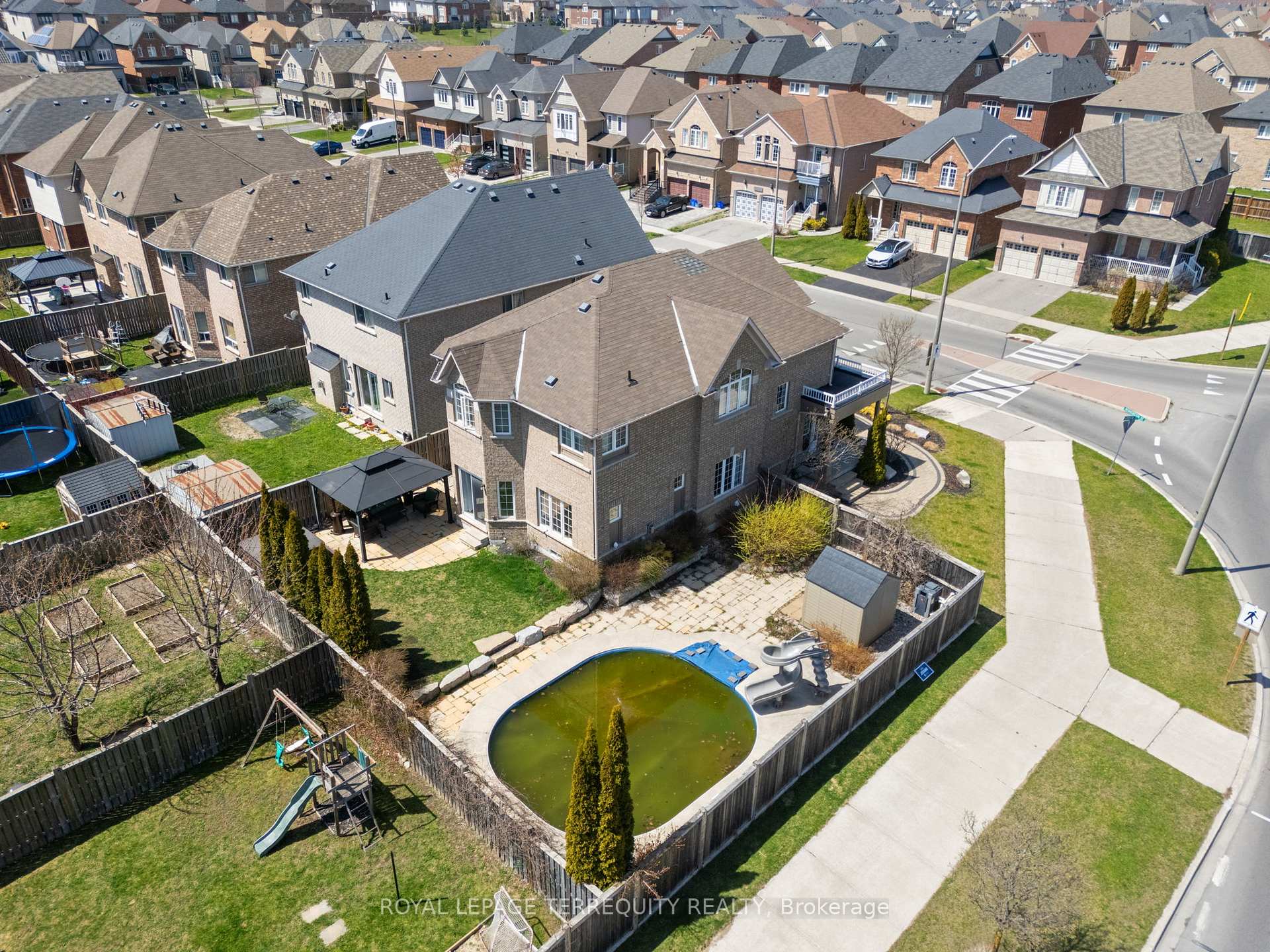 Photo 38 of 91 Remmington Street, Clarington, Bowmanville — HOMEH