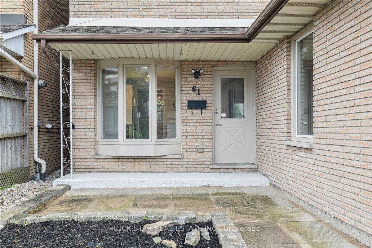 Photo 4 of 61 Adis Avenue, Hamilton, Gurnett — HOMEH