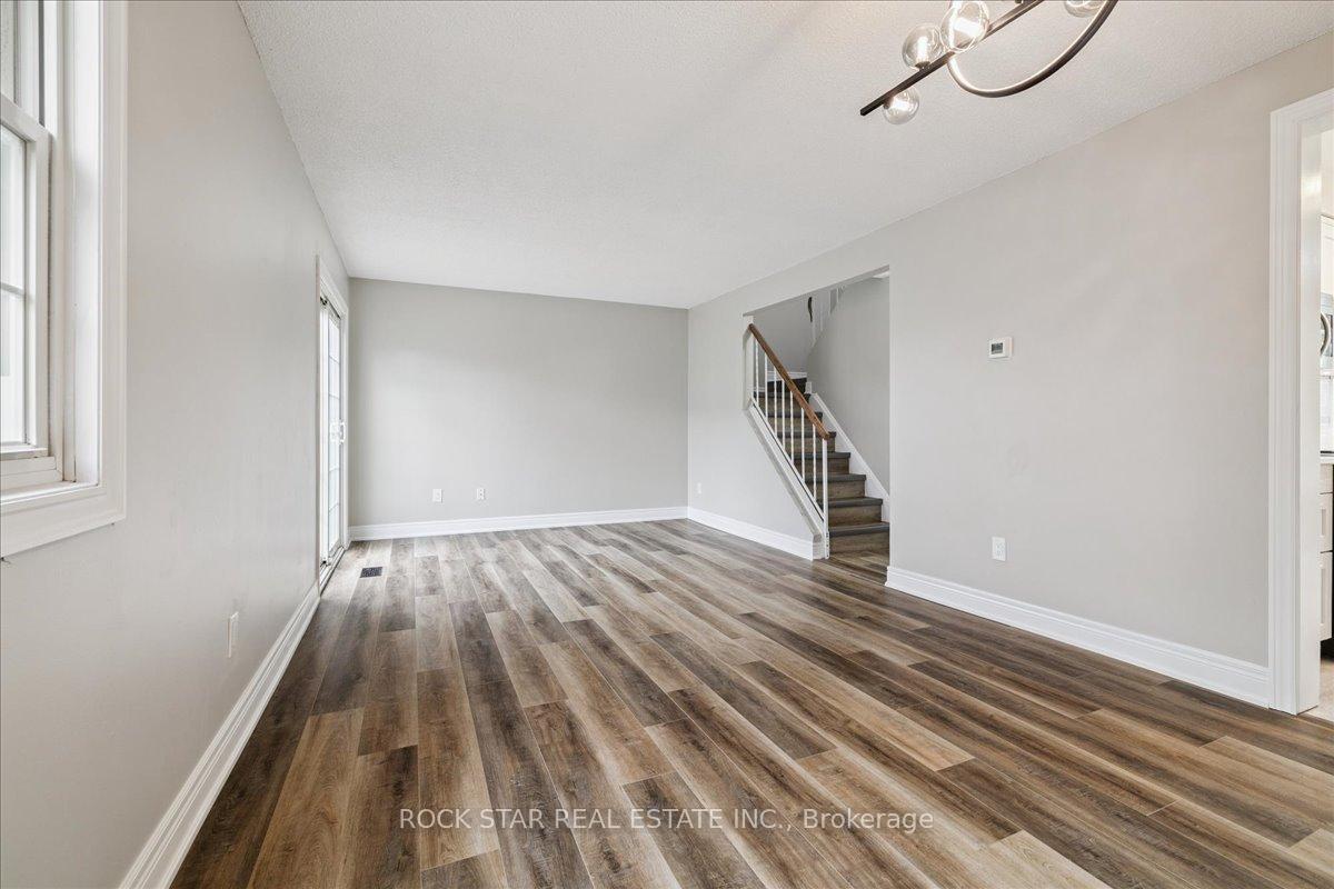 Photo 14 of 61 Adis Avenue, Hamilton, Gurnett — HOMEH